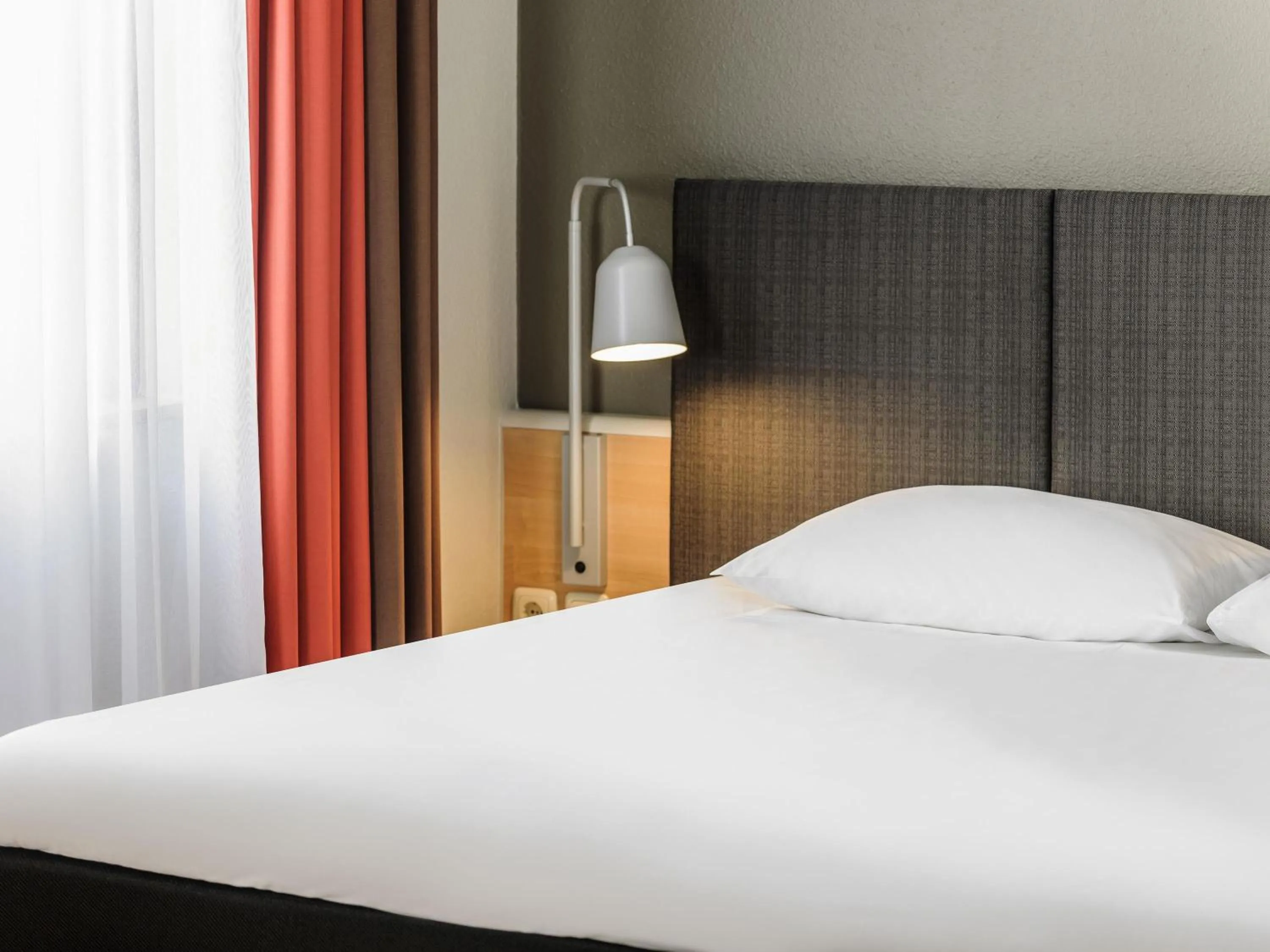 Bedroom, Bed in ibis Bremen City