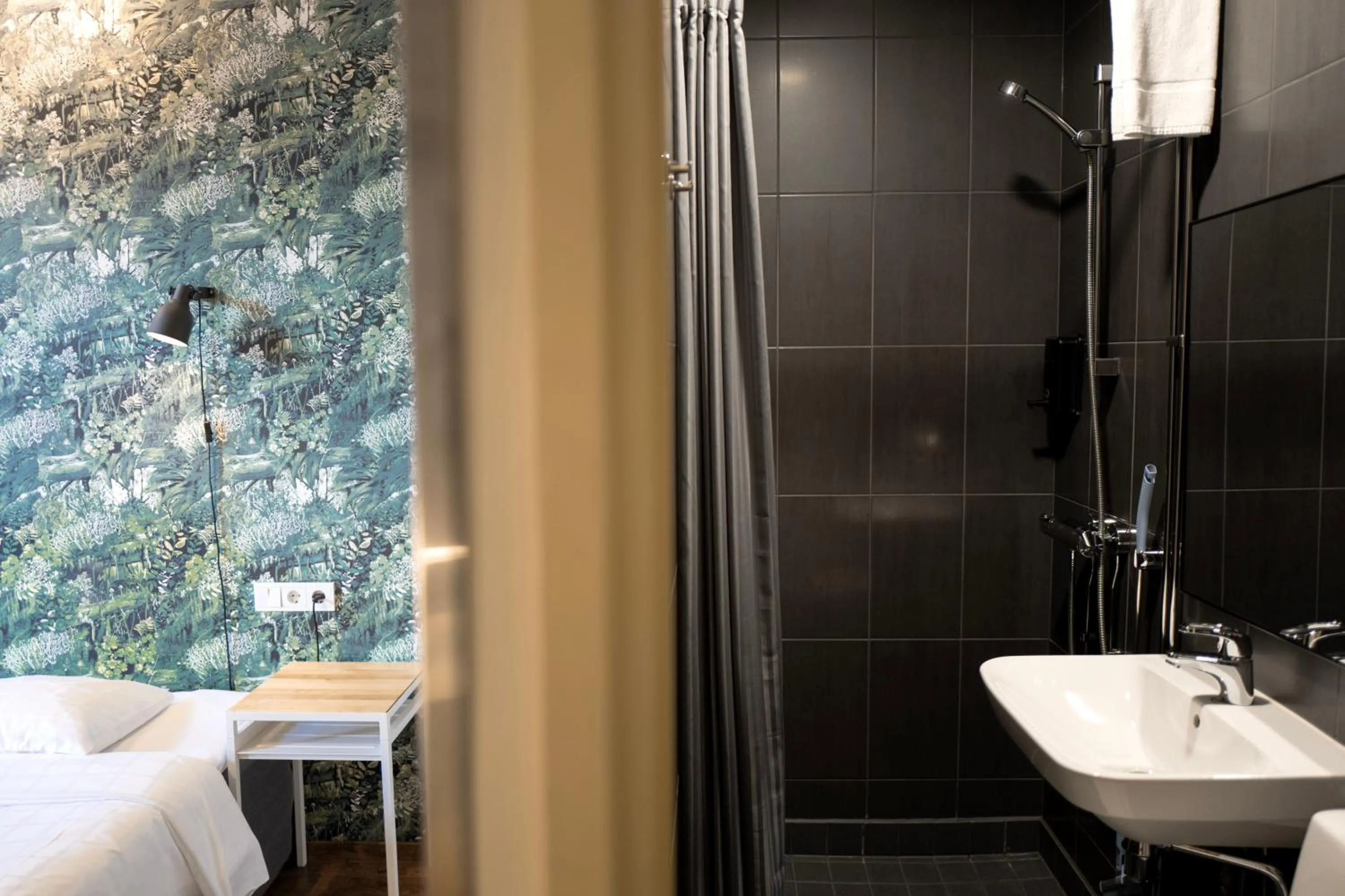 Shower in Hotel Finn