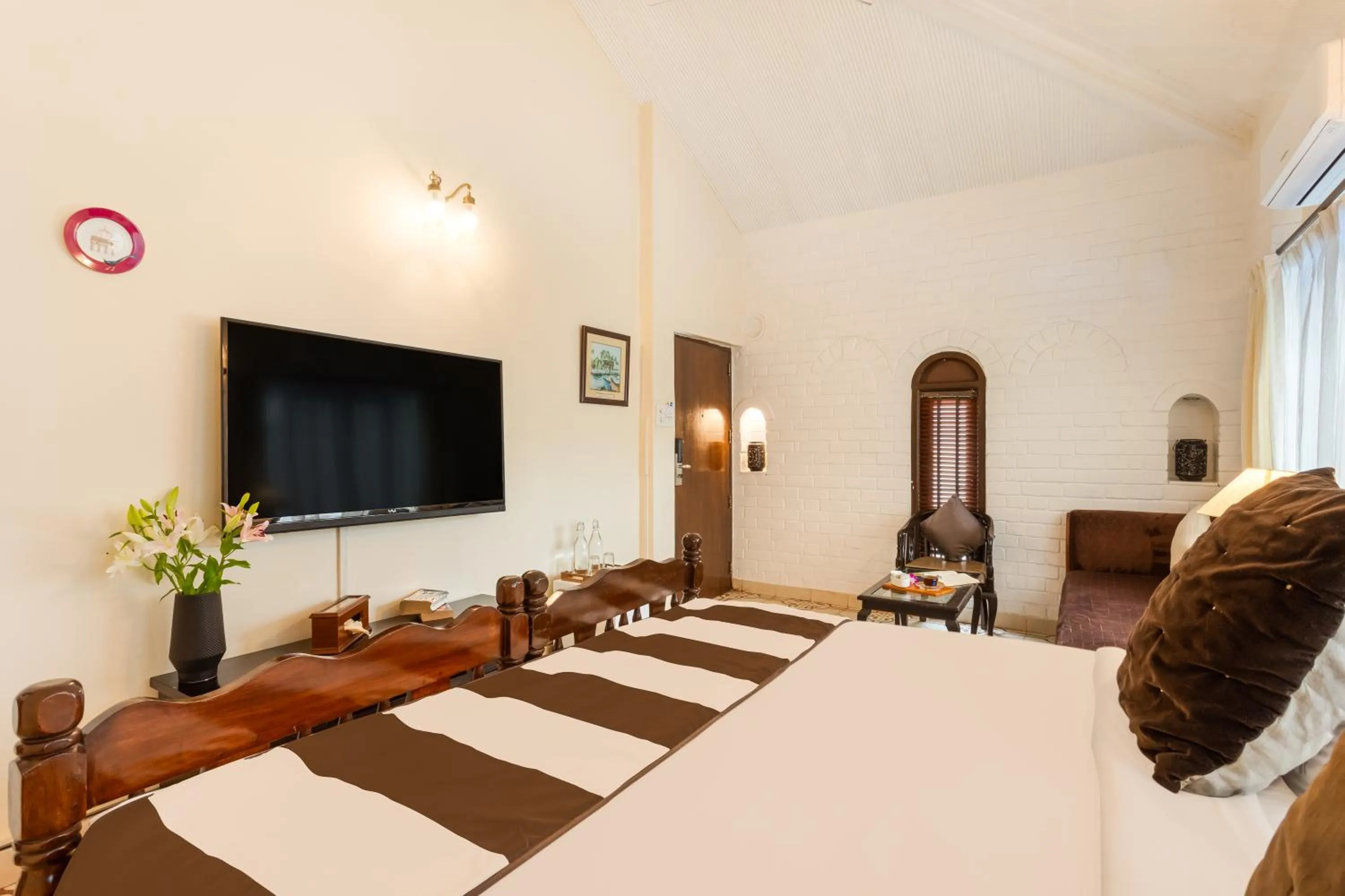 Photo of the whole room, Bed in The Tamarind Hotel - A Boutique Heritage Stay, Anjuna - Goa