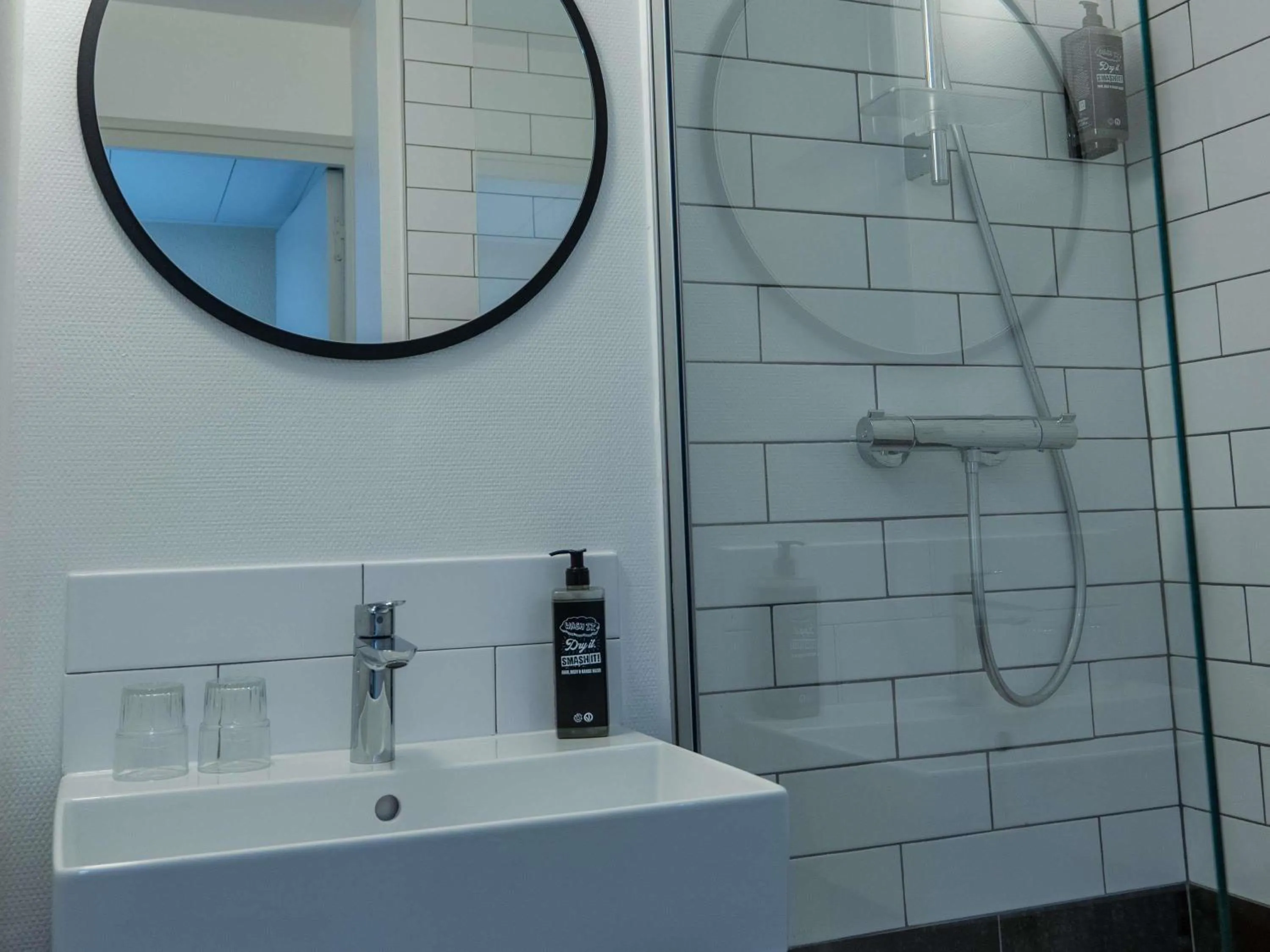 Shower in Ibis Agen Centre - Rénové en 2026