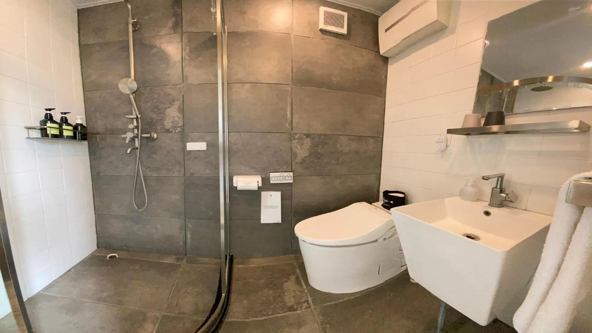 Shower in BLANC MIYAKOJIMA 旧RuGu Glamping Resort