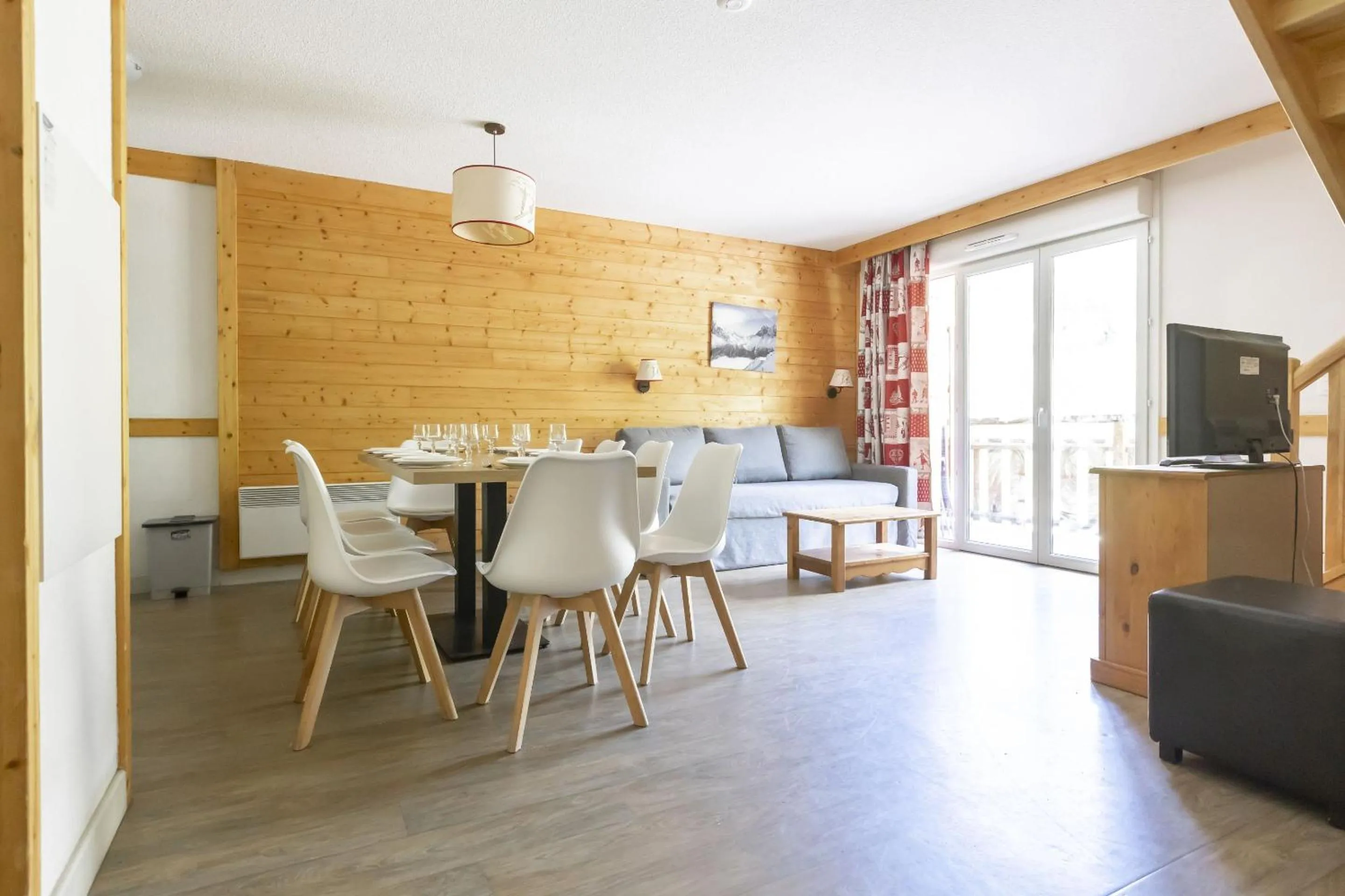 Dining area in Résidence Odalys Les Bergers