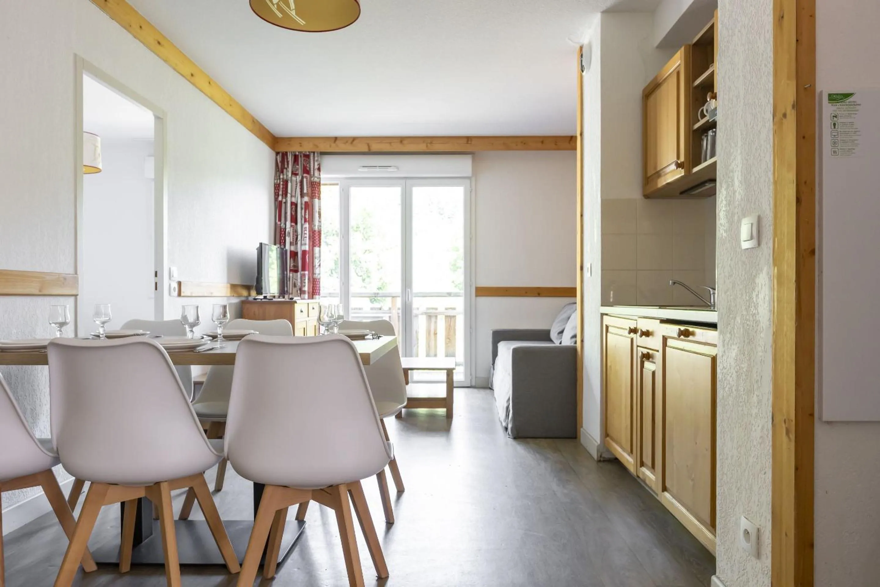 Dining area in Résidence Odalys Les Bergers