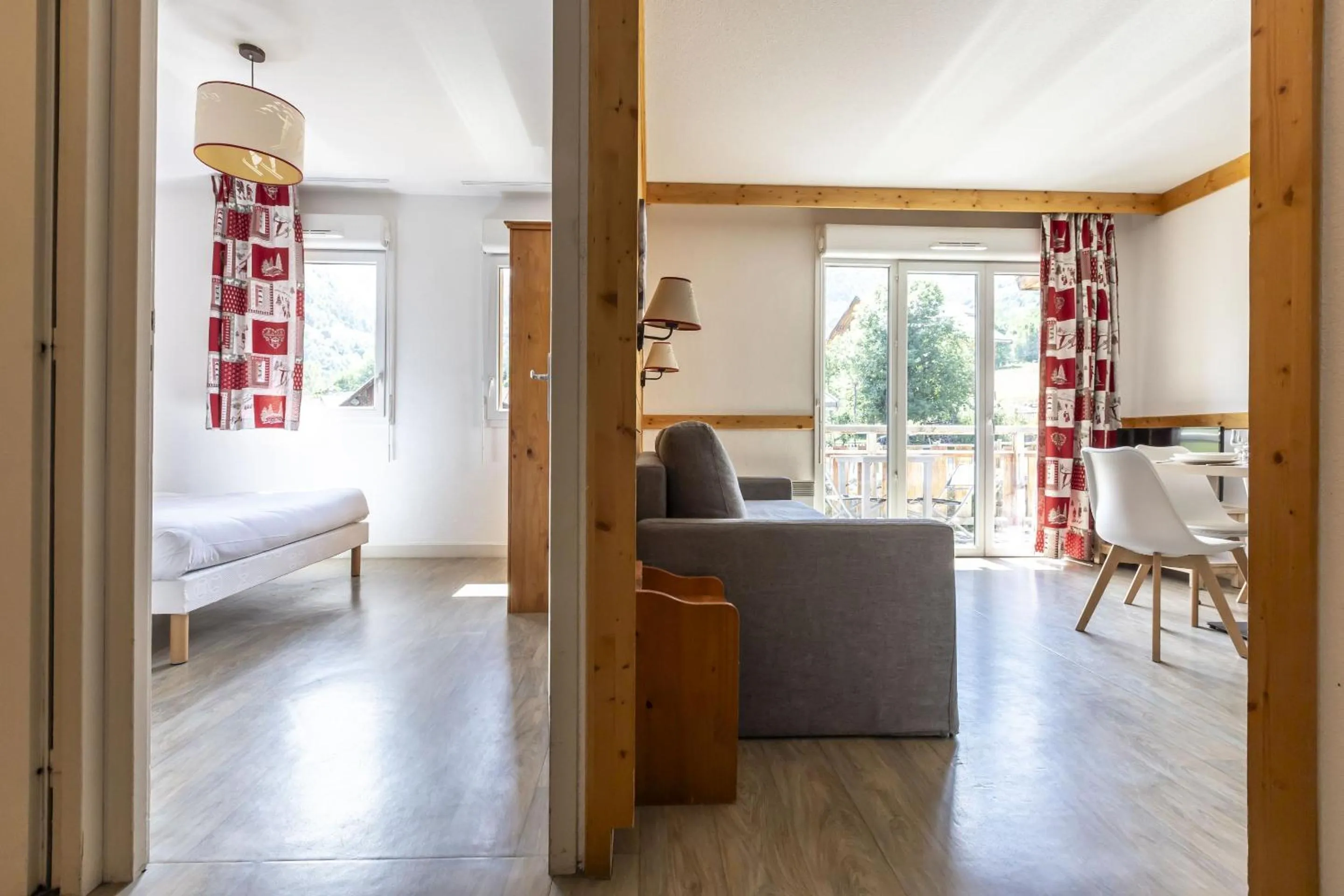 Dining area, Bed in Résidence Odalys Les Bergers