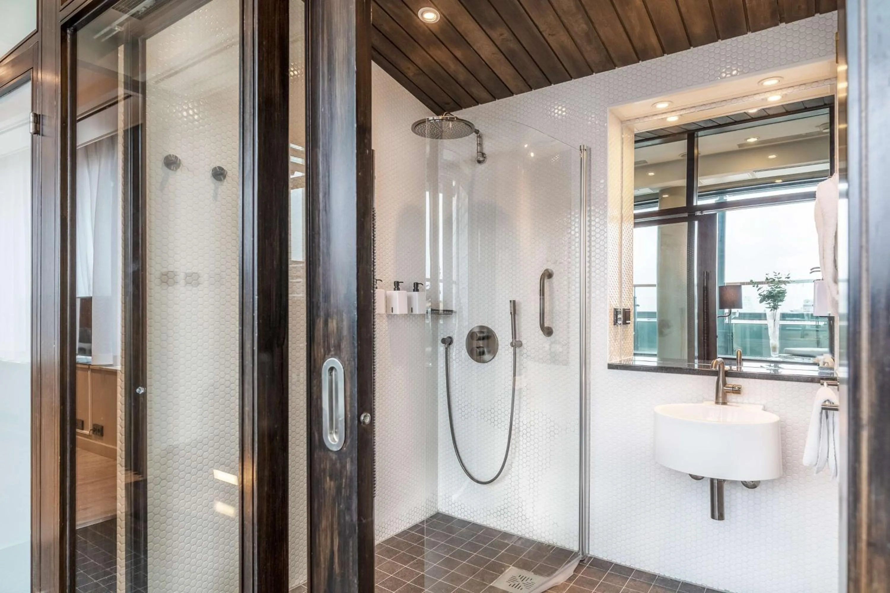 Bathroom in Scandic Simonkenttä