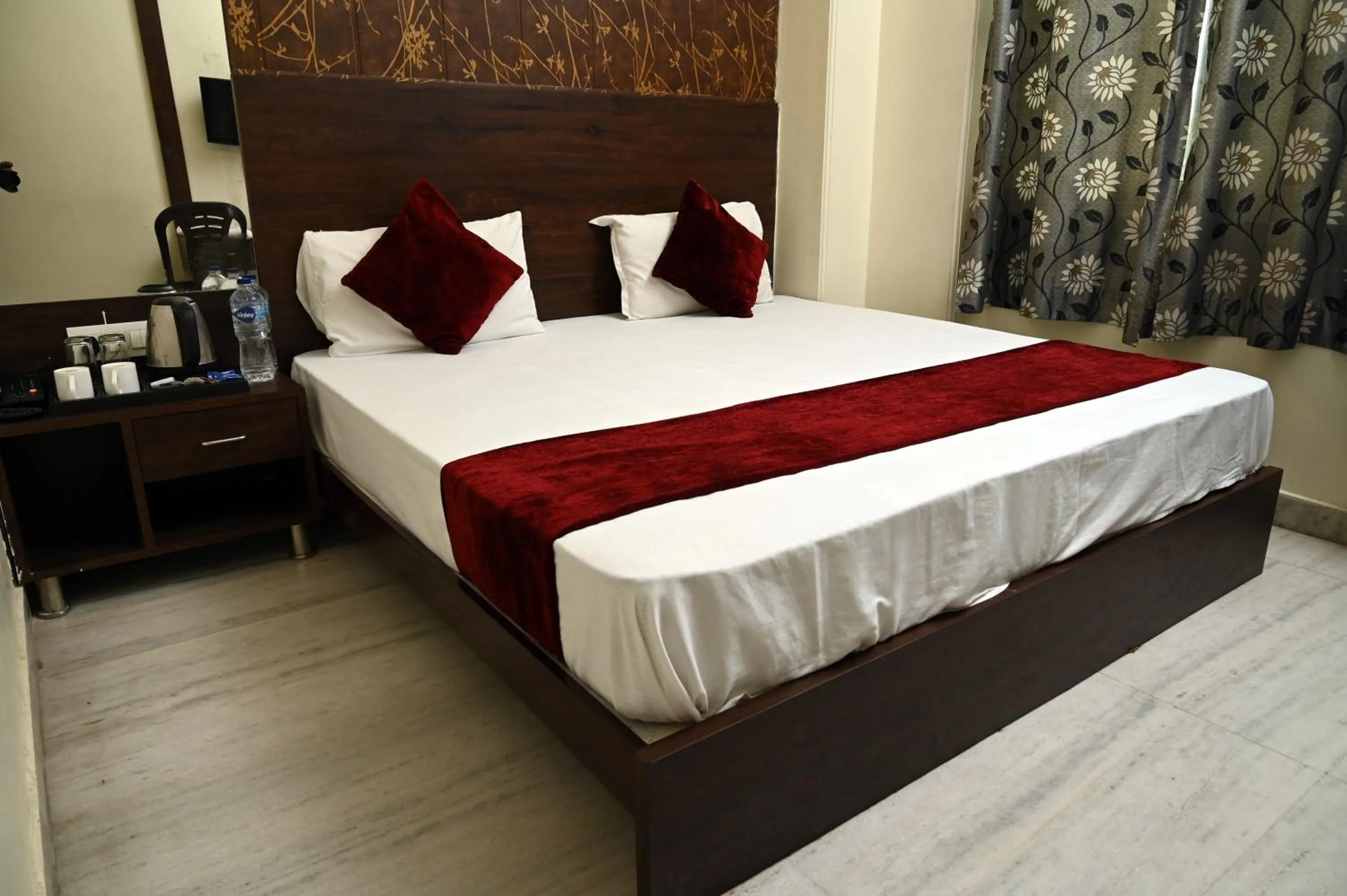 Bed in Hotel Pulse Inn- Near Jaipur Railway Station