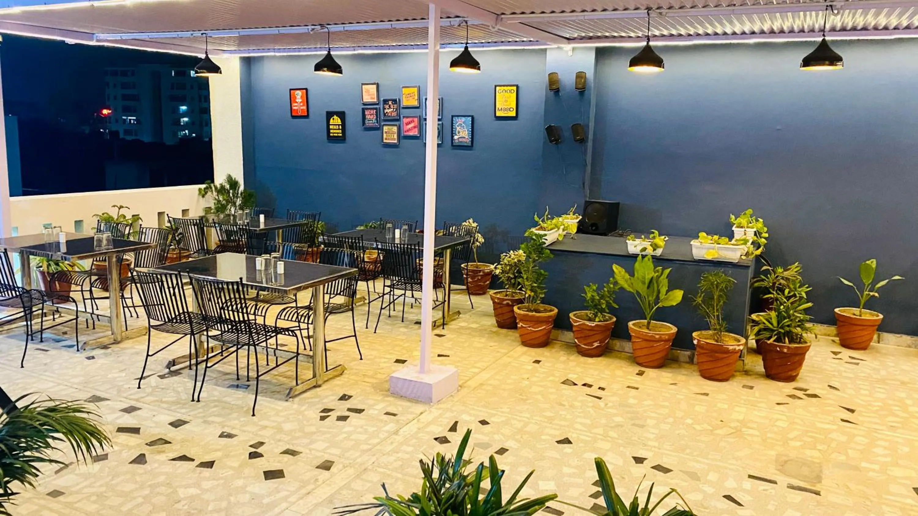 Restaurant/places to eat in Hotel Pulse Inn- Near Jaipur Railway Station