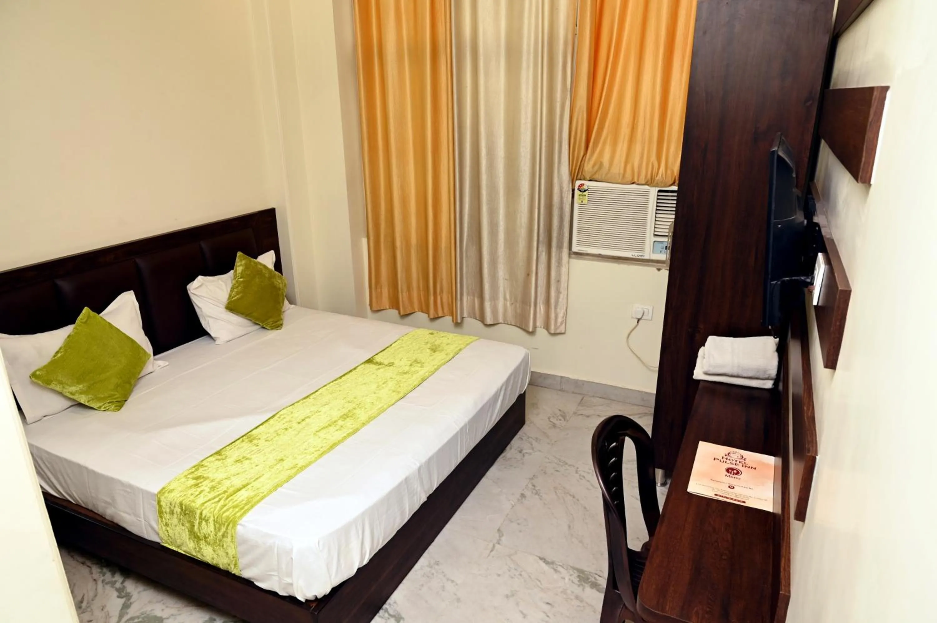 Bed in Hotel Pulse Inn- Near Jaipur Railway Station