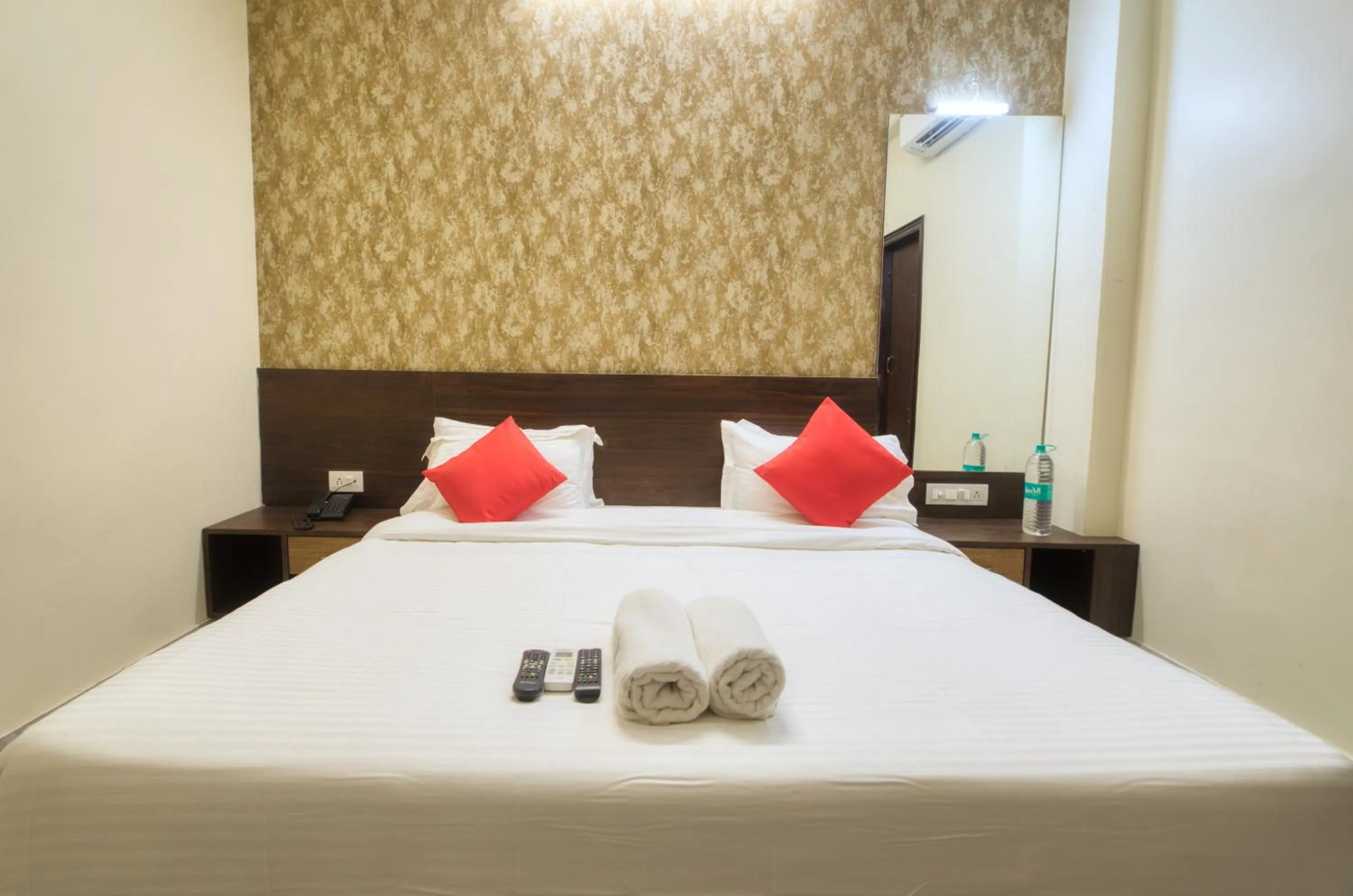 Bed in Hotel Pulse Inn- Near Jaipur Railway Station