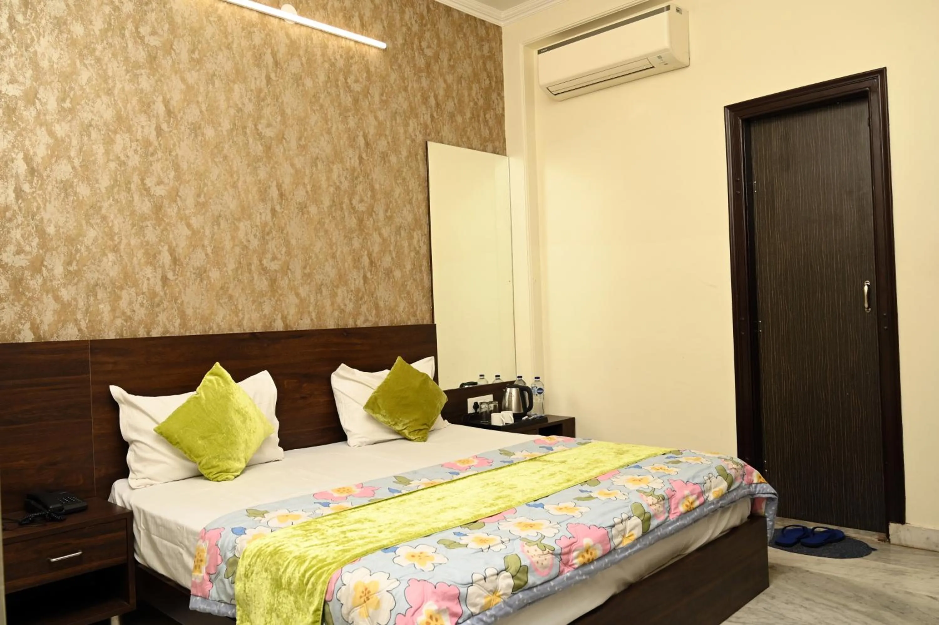 Bed in Hotel Pulse Inn- Near Jaipur Railway Station