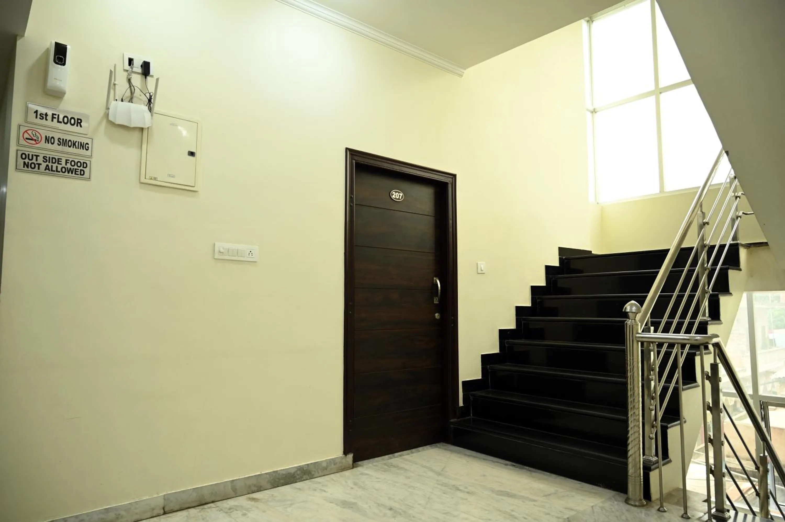 Lobby or reception in Hotel Pulse Inn- Near Jaipur Railway Station