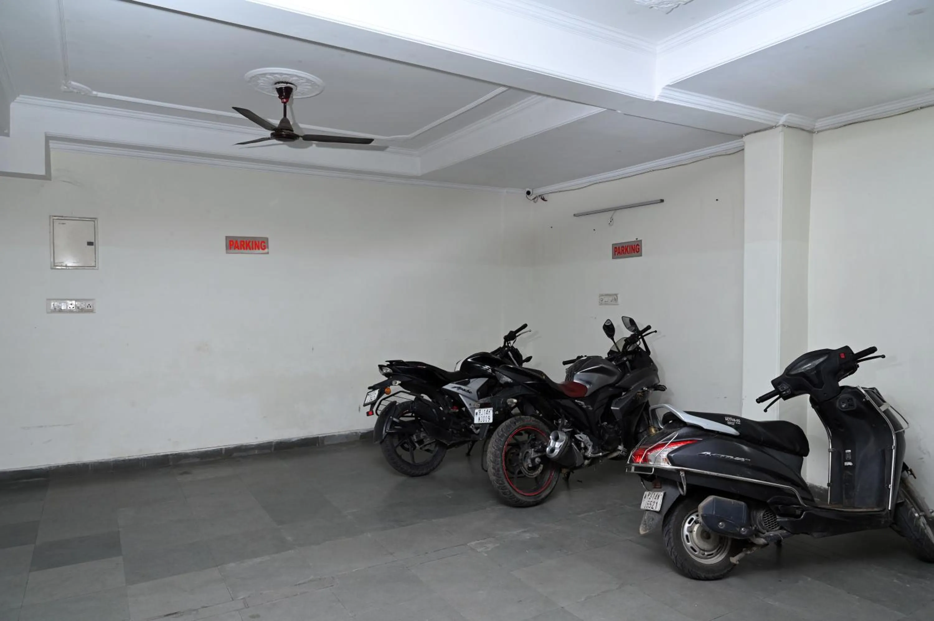 Parking in Hotel Pulse Inn- Near Jaipur Railway Station