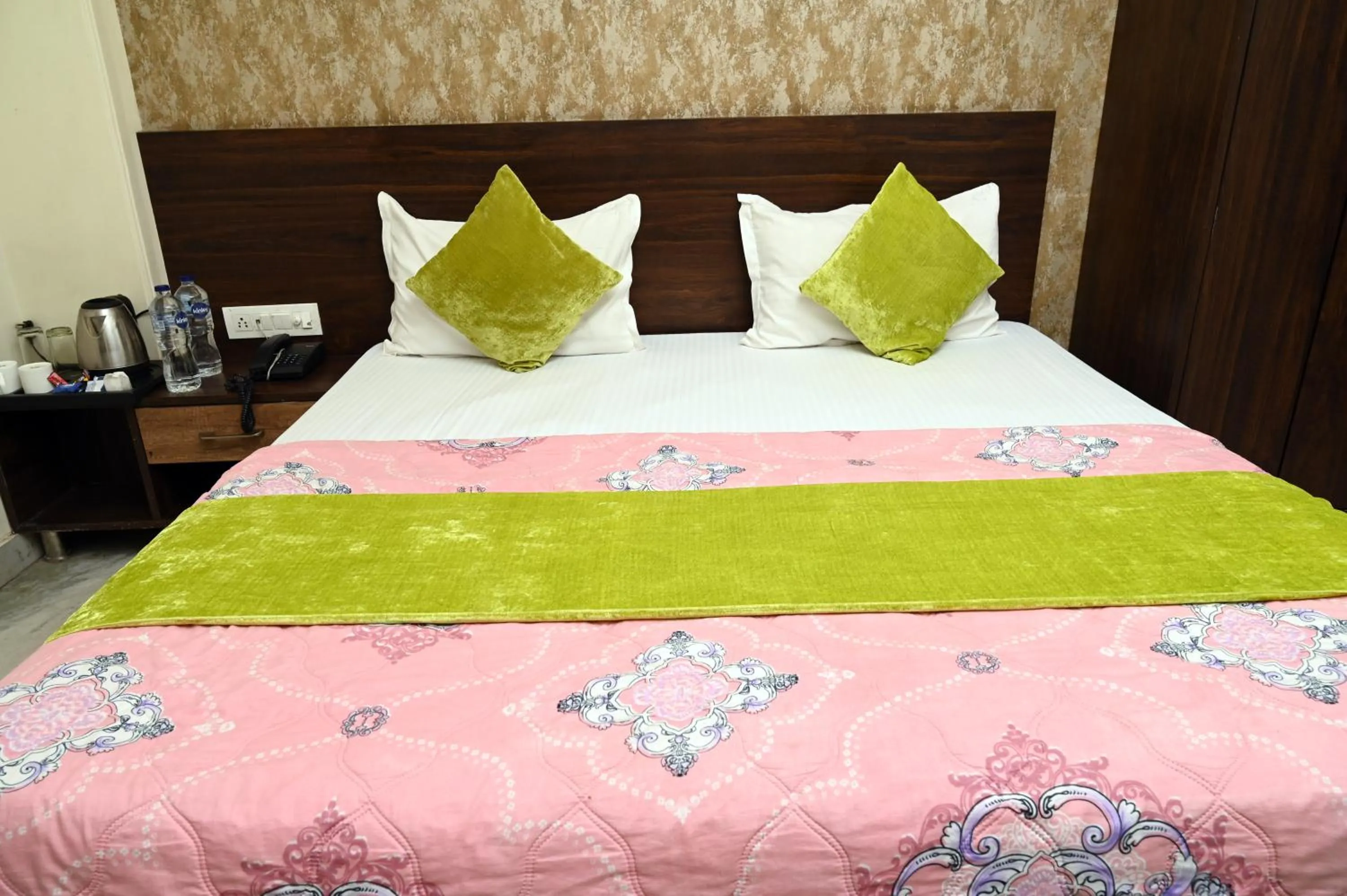 Bed in Hotel Pulse Inn- Near Jaipur Railway Station