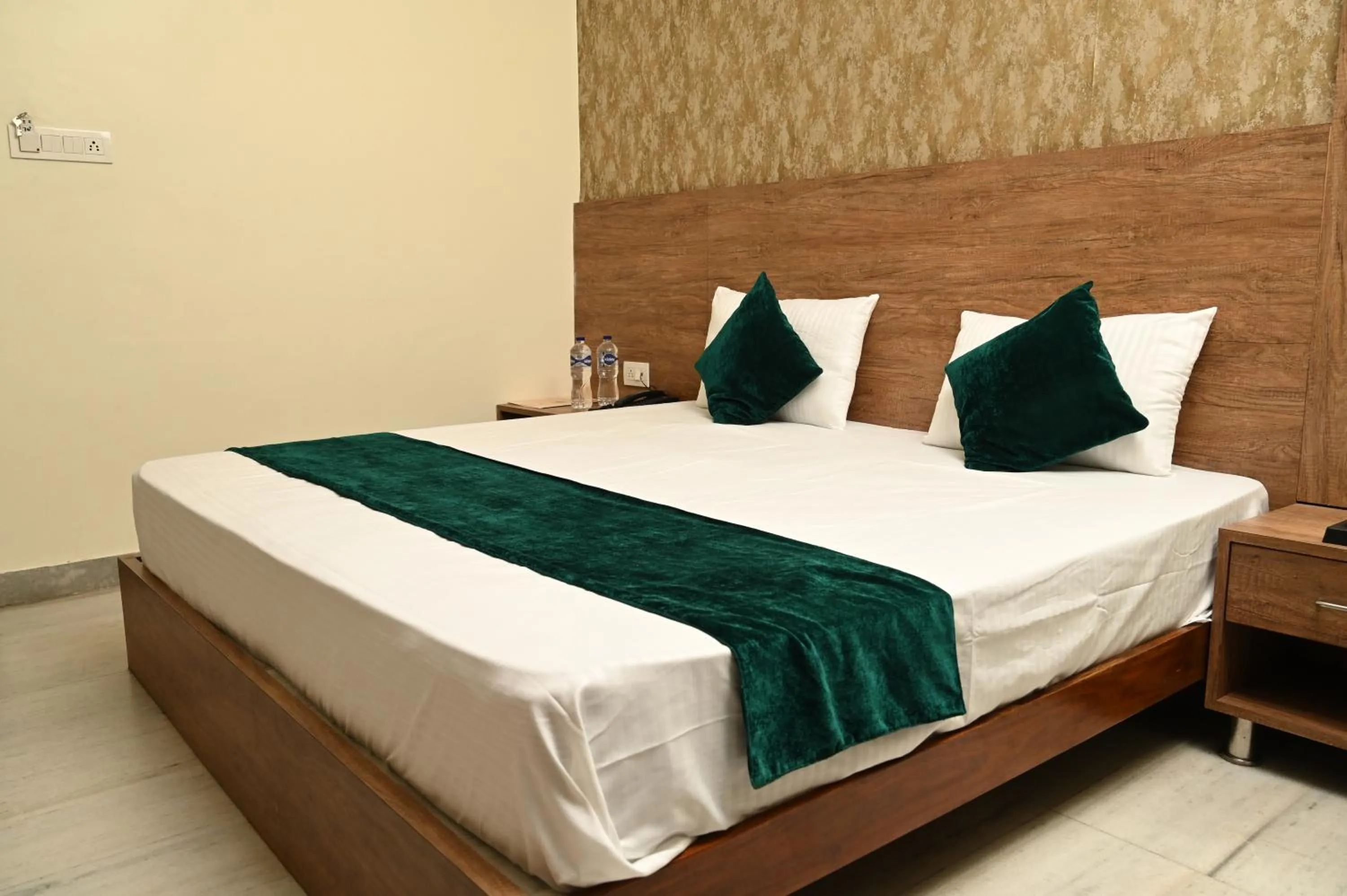 Bed in Hotel Pulse Inn- Near Jaipur Railway Station