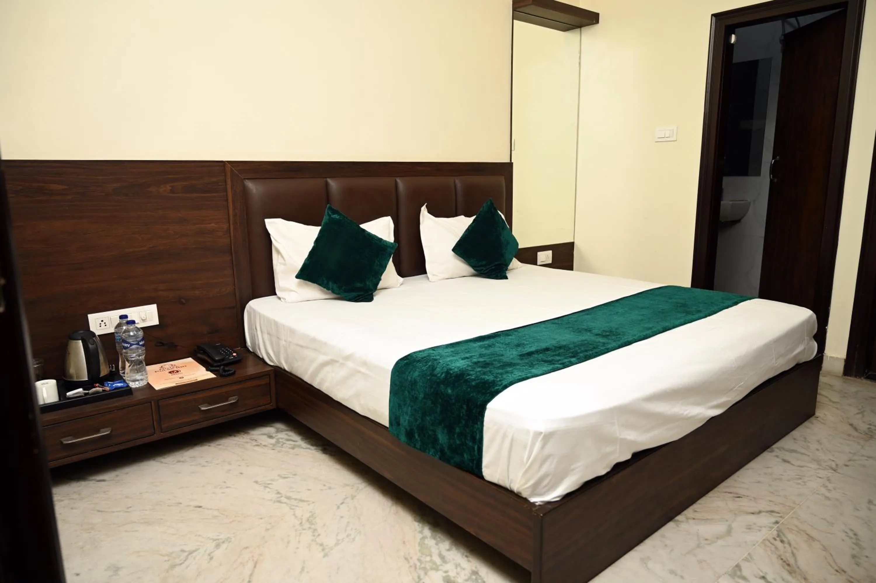 Bed in Hotel Pulse Inn- Near Jaipur Railway Station