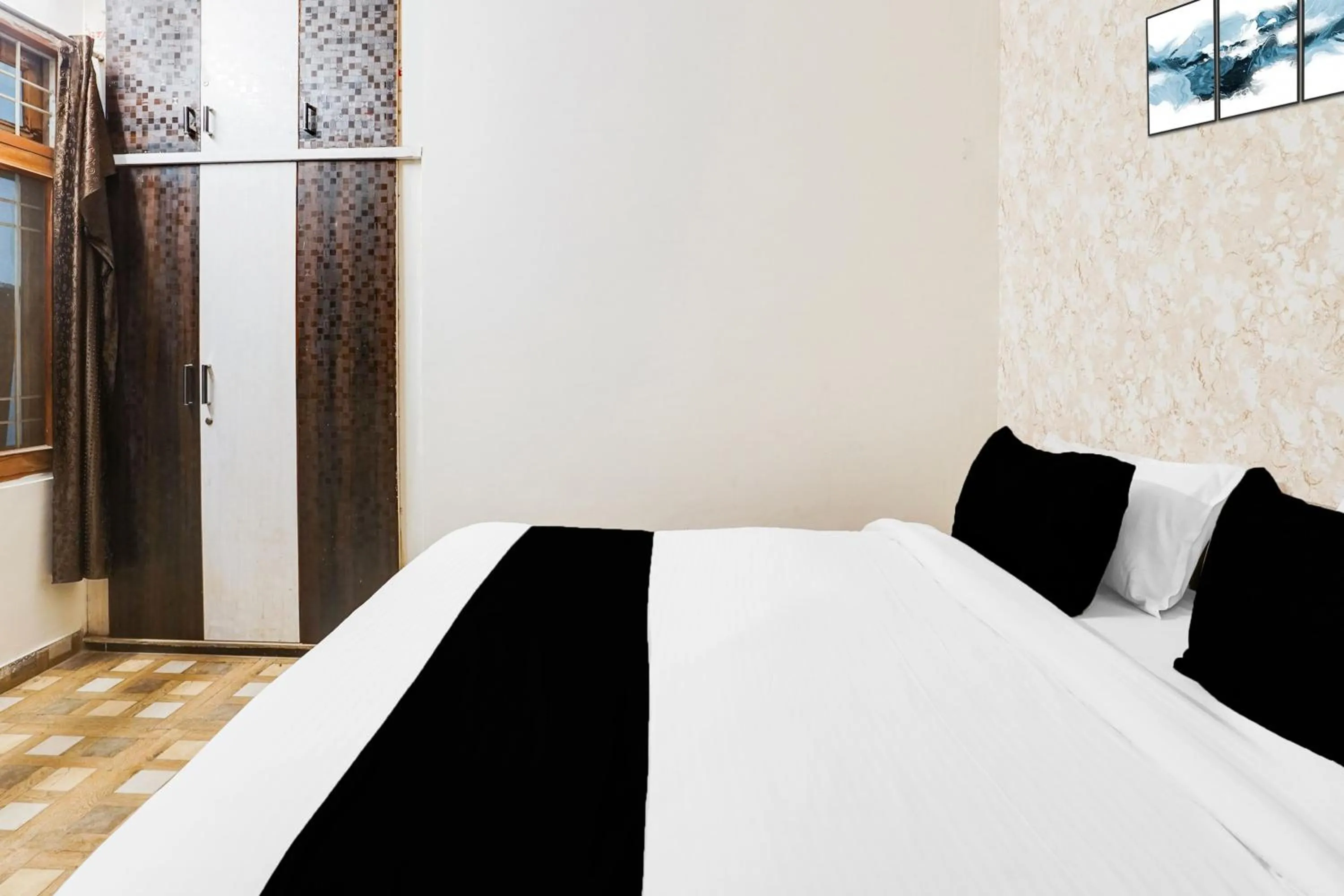 Bedroom, Bed in Hotel O Radhaswami Nagar Formerly Chinnar