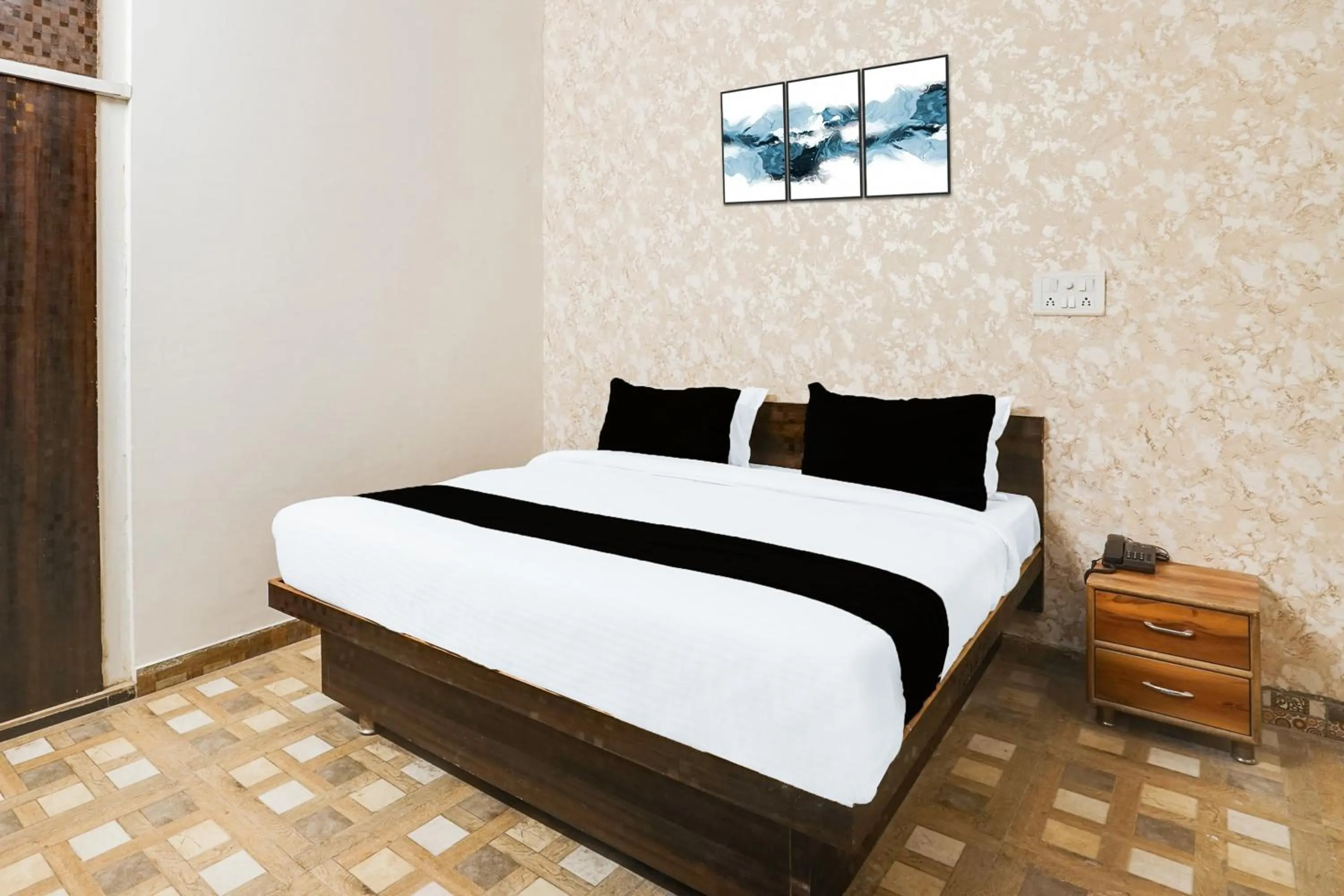 Bedroom, Bed in Hotel O Radhaswami Nagar Formerly Chinnar