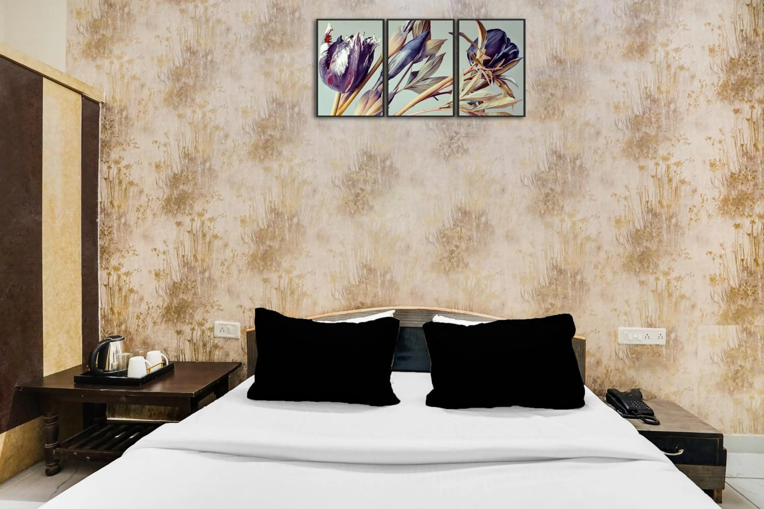 Bedroom, Bed in Hotel O Radhaswami Nagar Formerly Chinnar