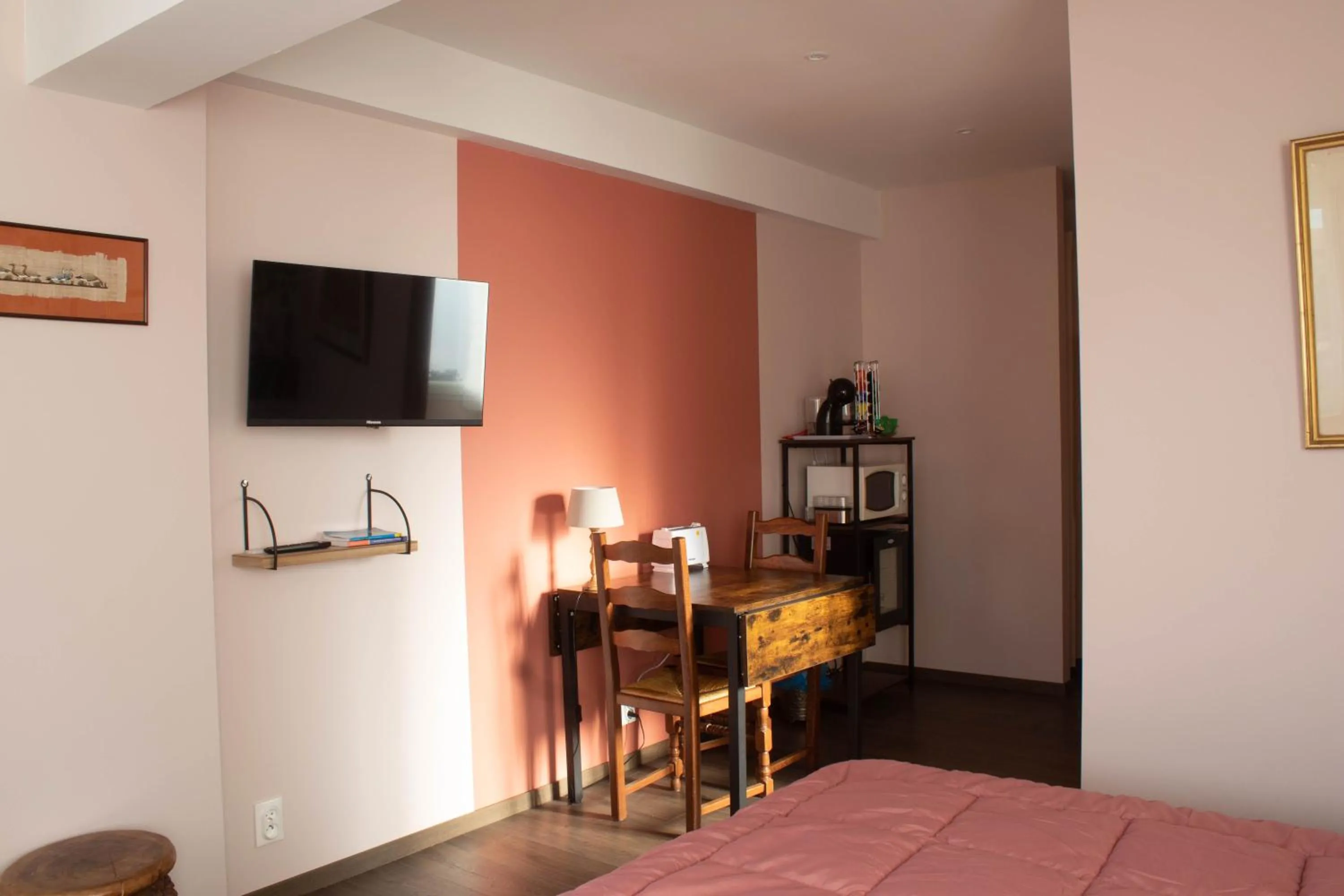 TV and multimedia, Bed in Du coté de chez Swann 1