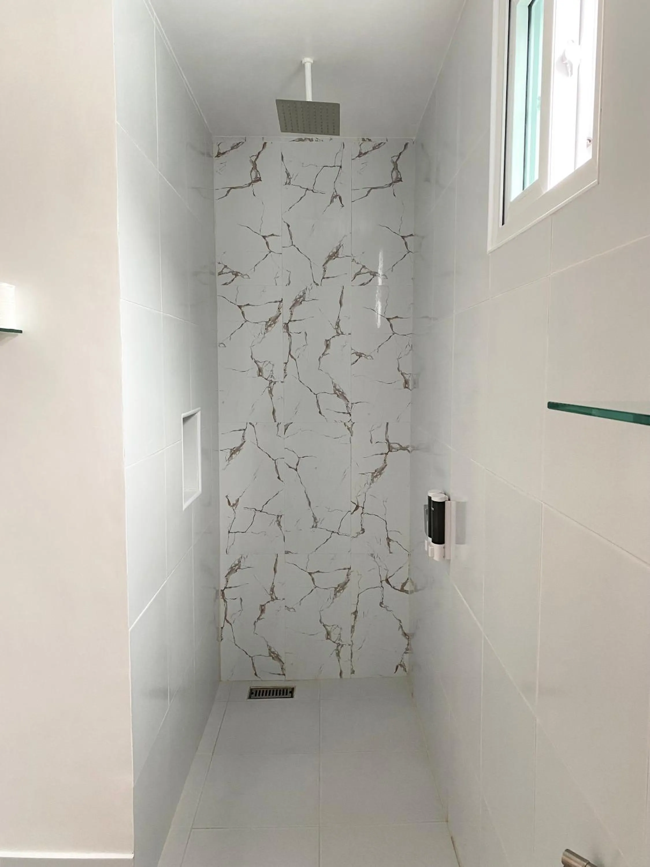 Shower in HARMAN SUITES Moalboal