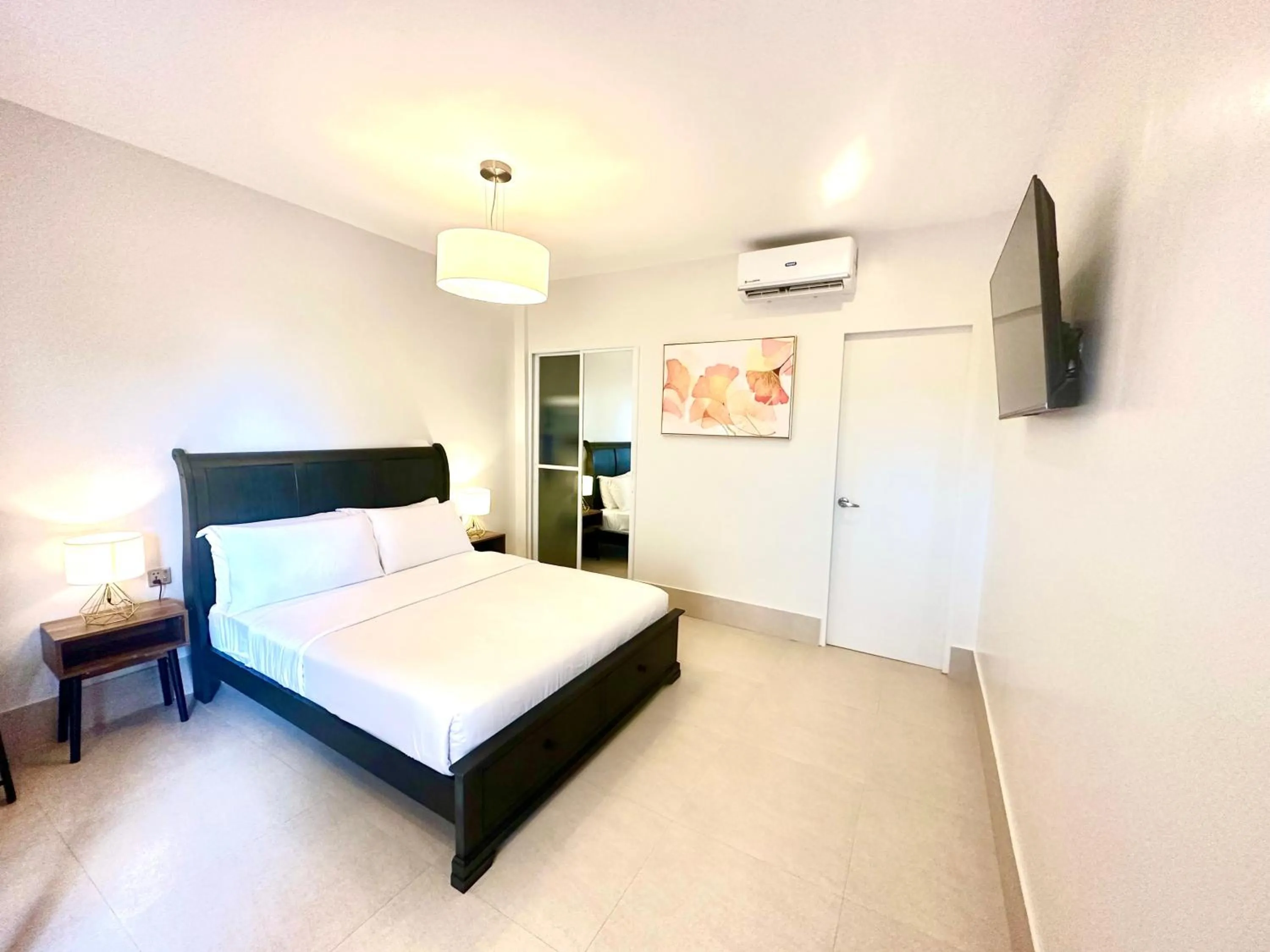 Bed in HARMAN SUITES Moalboal