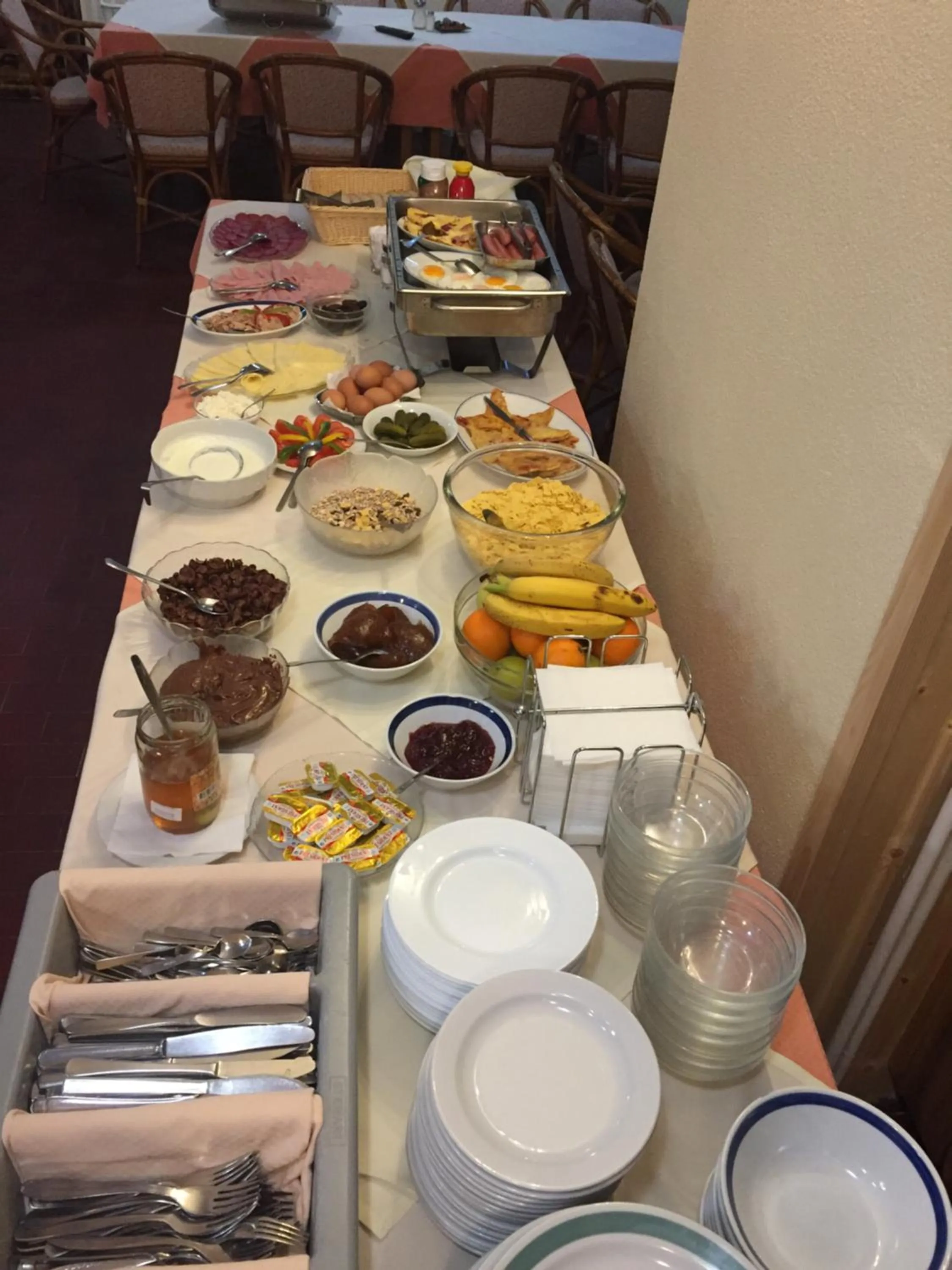 Breakfast in Youth Hostel Nika