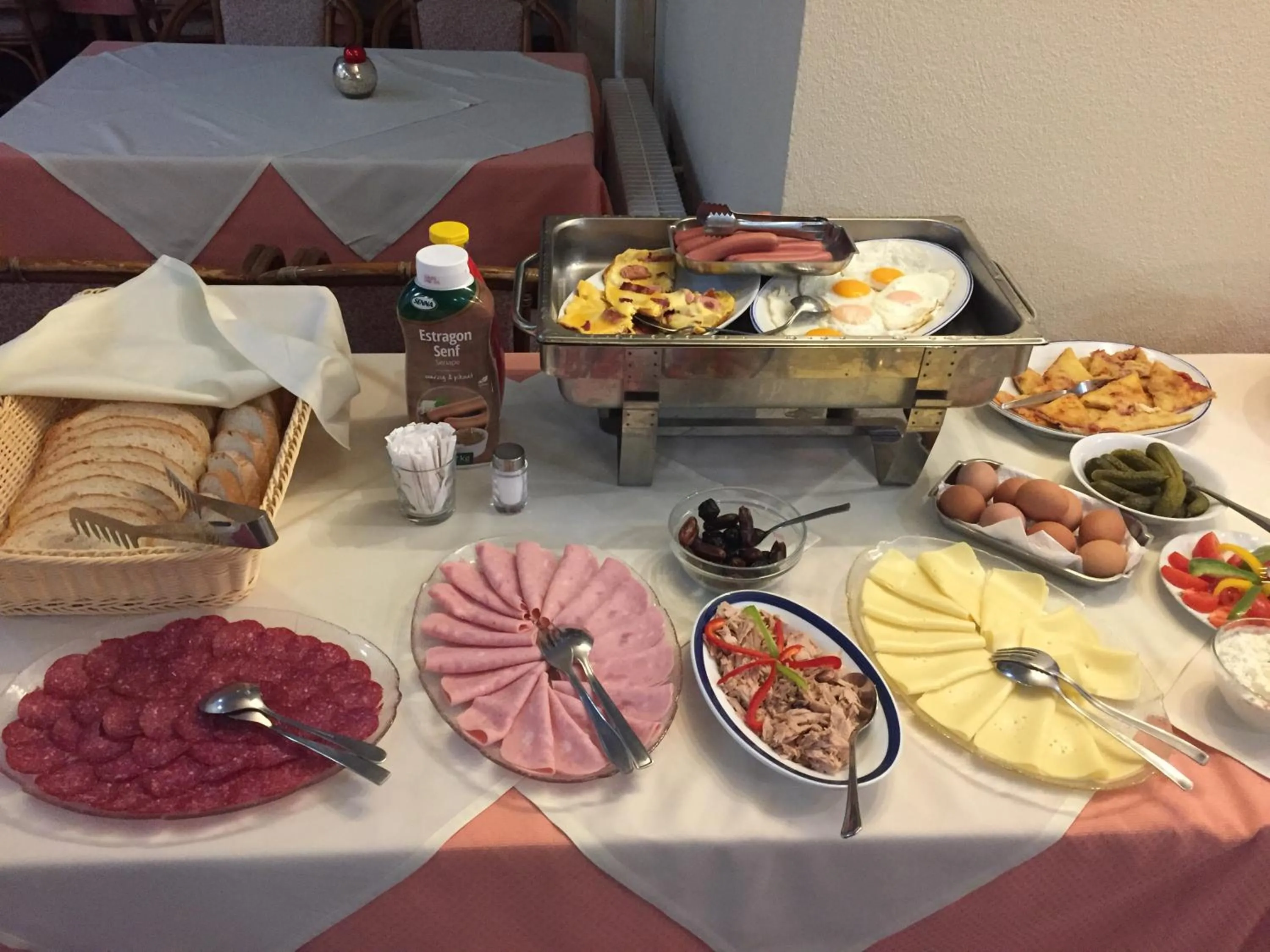 Breakfast in Youth Hostel Nika