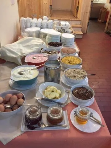 Breakfast in Youth Hostel Nika