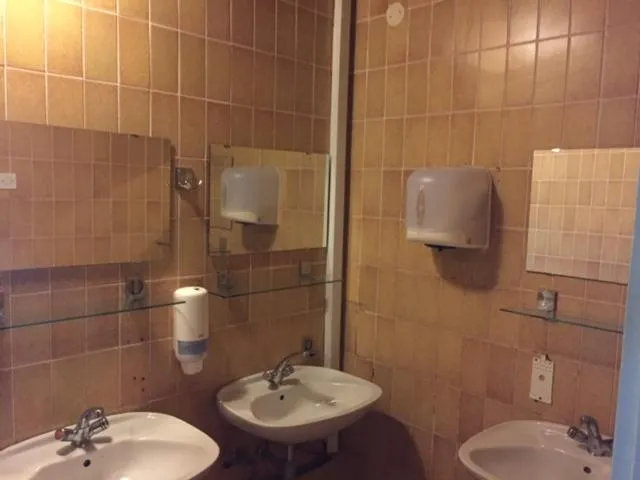 Bathroom in Youth Hostel Nika