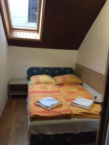 Bedroom, Bed in Youth Hostel Nika