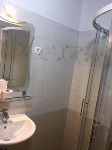Bathroom in Youth Hostel Nika