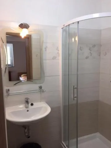 Bathroom in Youth Hostel Nika