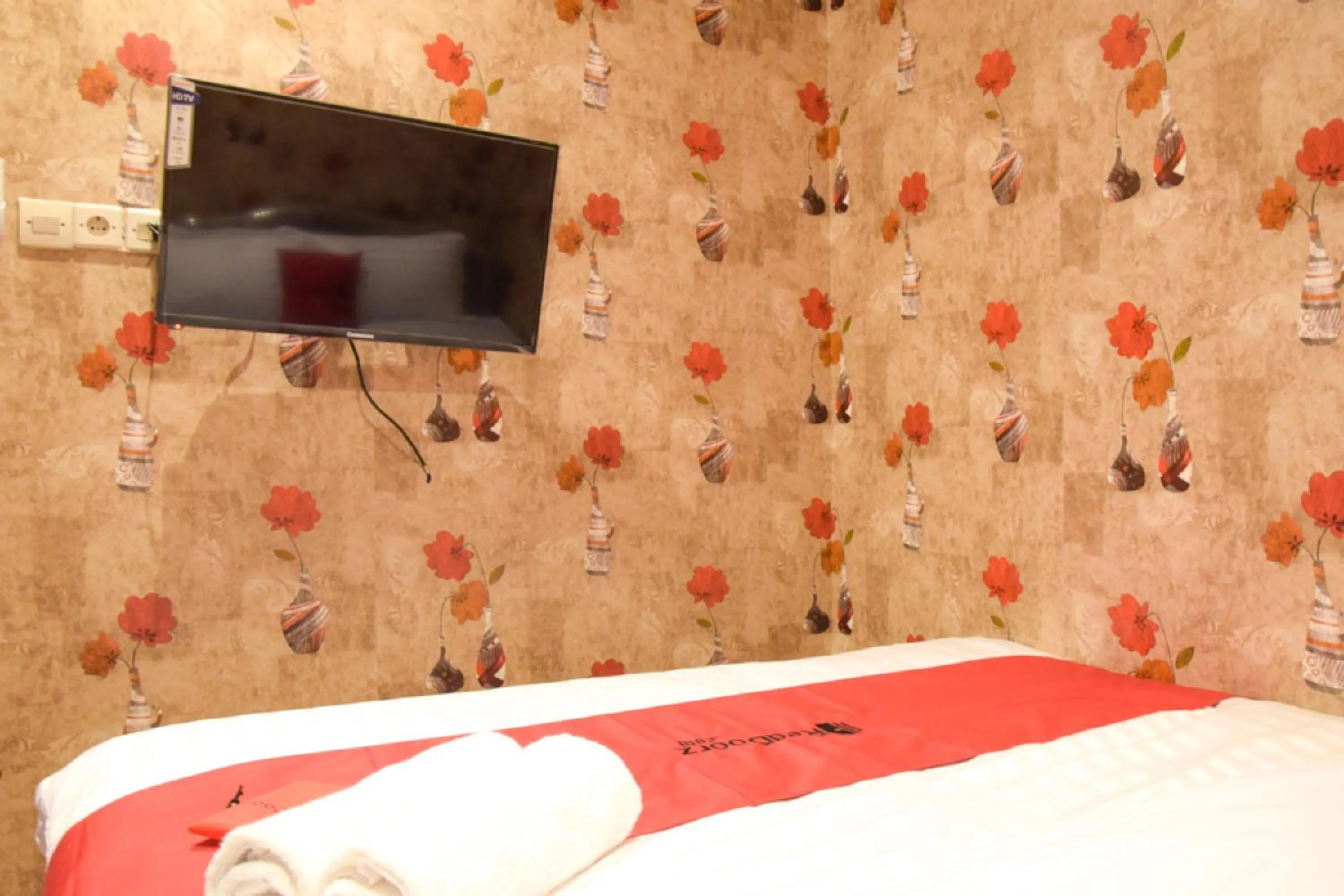 Bedroom, Bed in RedDoorz near Pelabuhan Tanjung Perak 2 Surabaya