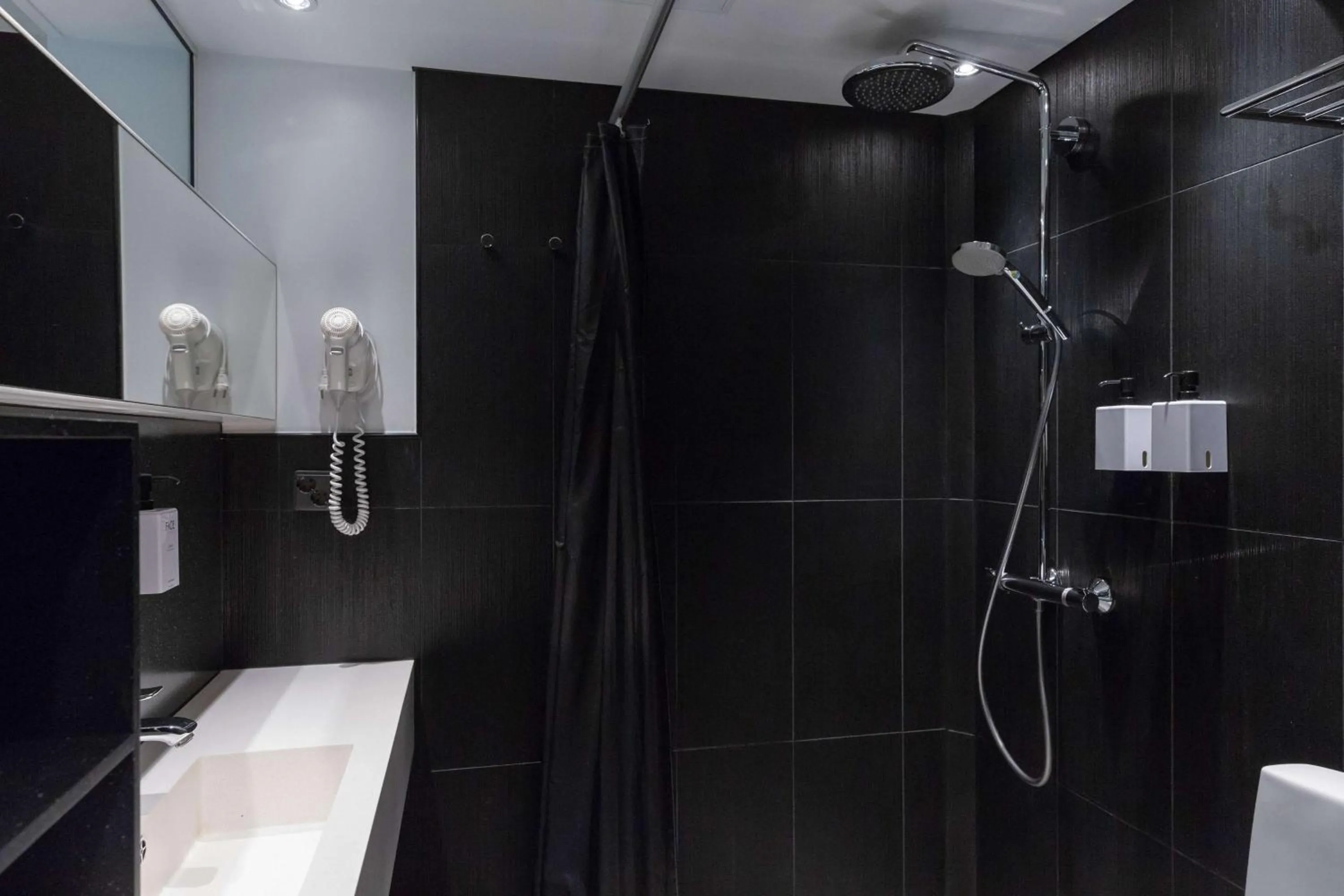 Bathroom in Scandic Tampere Hämeenpuisto