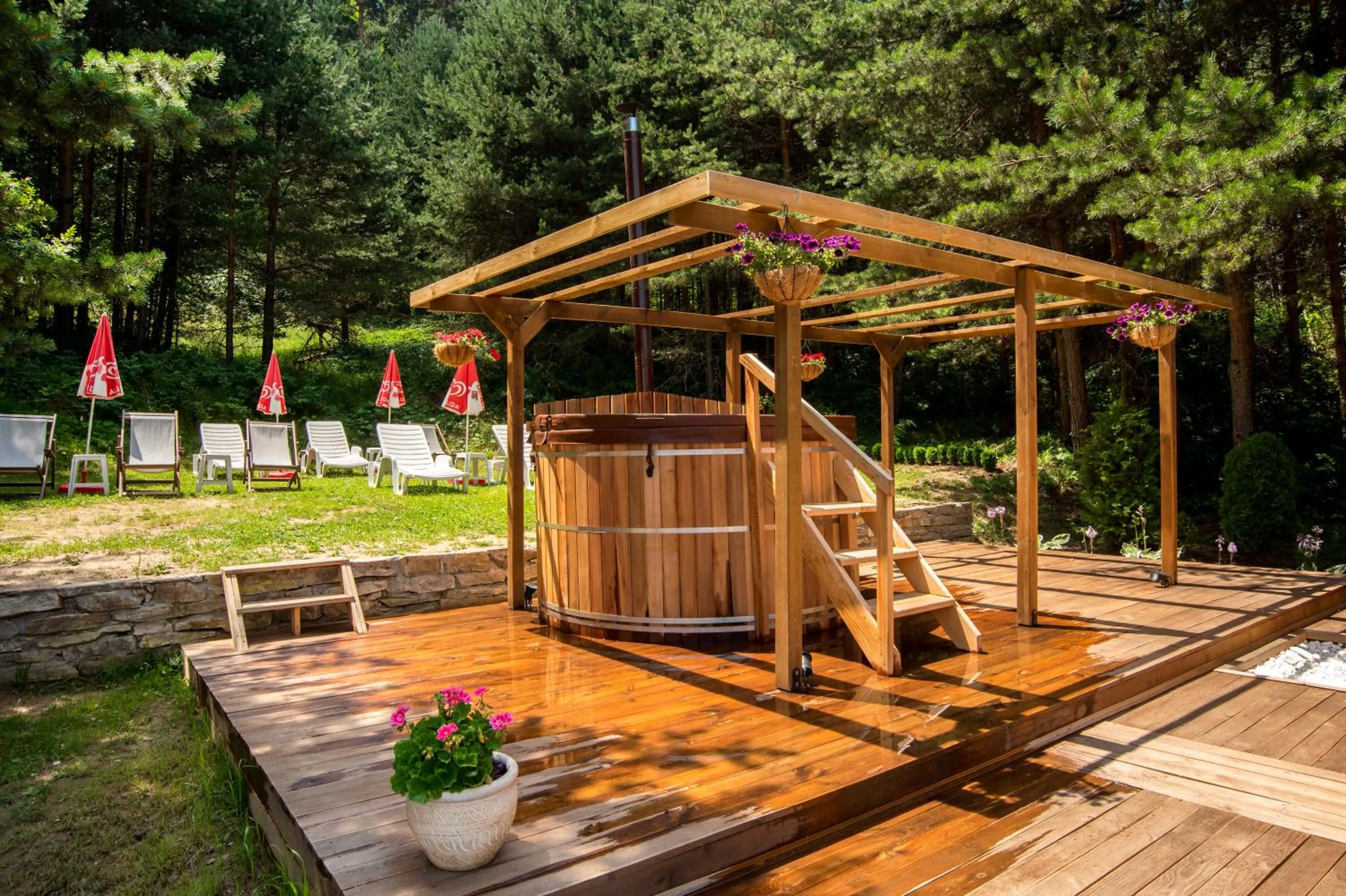 Hot Tub in Guest House Slunchev Cviat