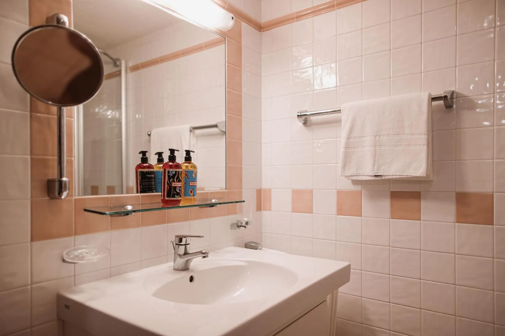 Bathroom in Nancy's Holiday Homes Dolomites