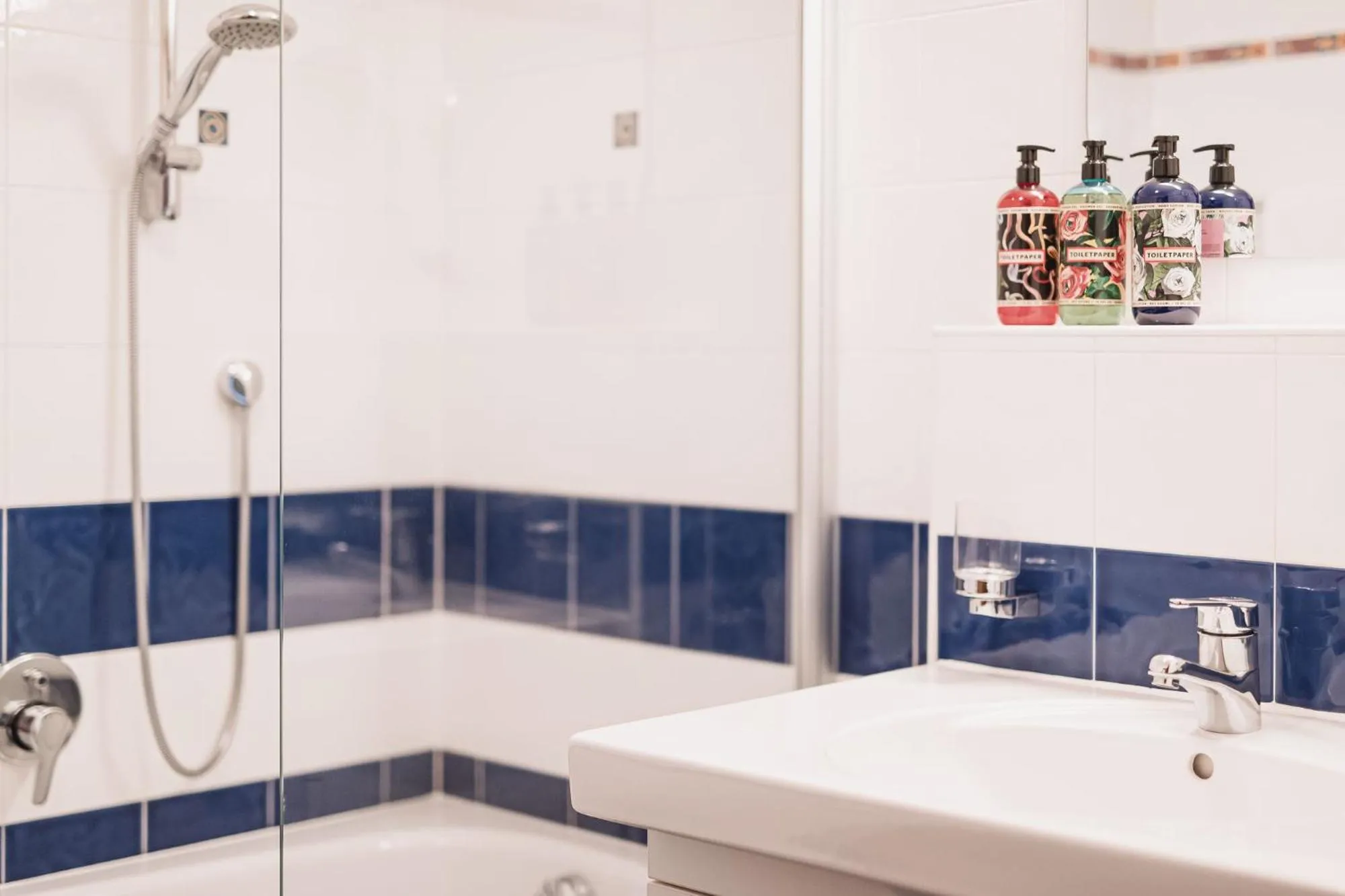Bathroom in Nancy's Holiday Homes Dolomites