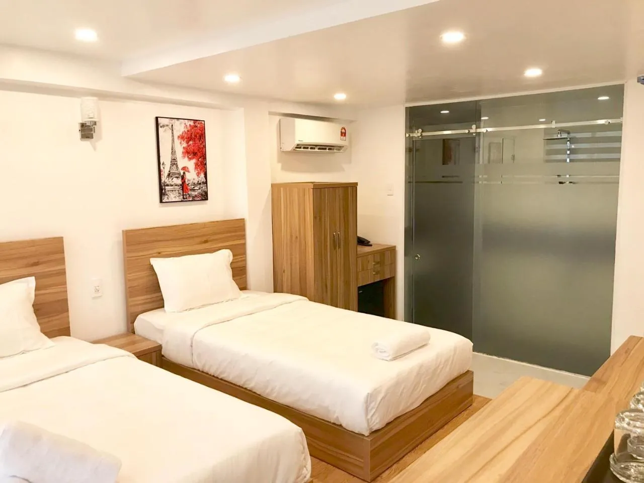 Bed in Louis Hotel - Bui Vien Walking Street