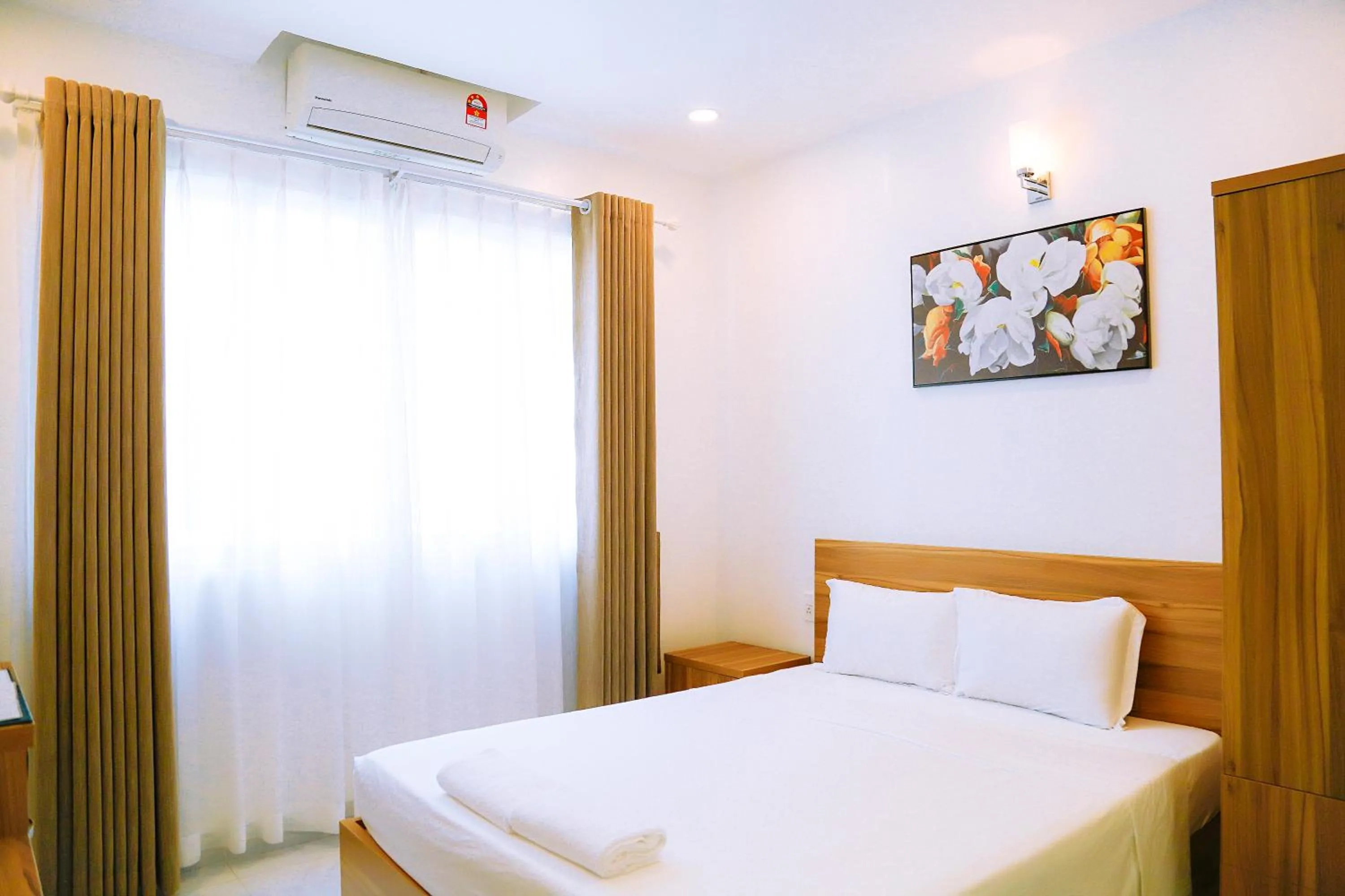 Bed in Louis Hotel - Bui Vien Walking Street