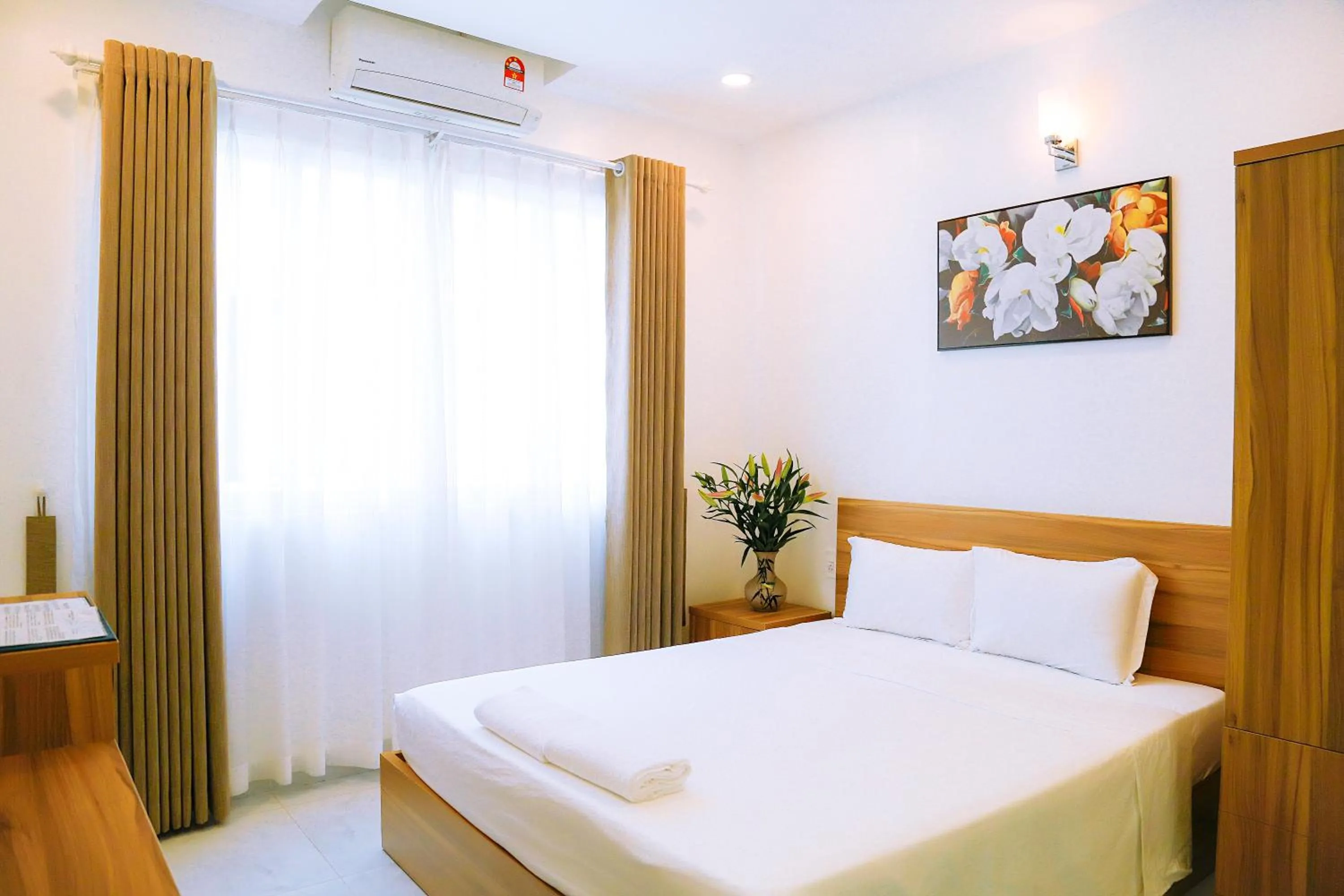 Bed in Louis Hotel - Bui Vien Walking Street