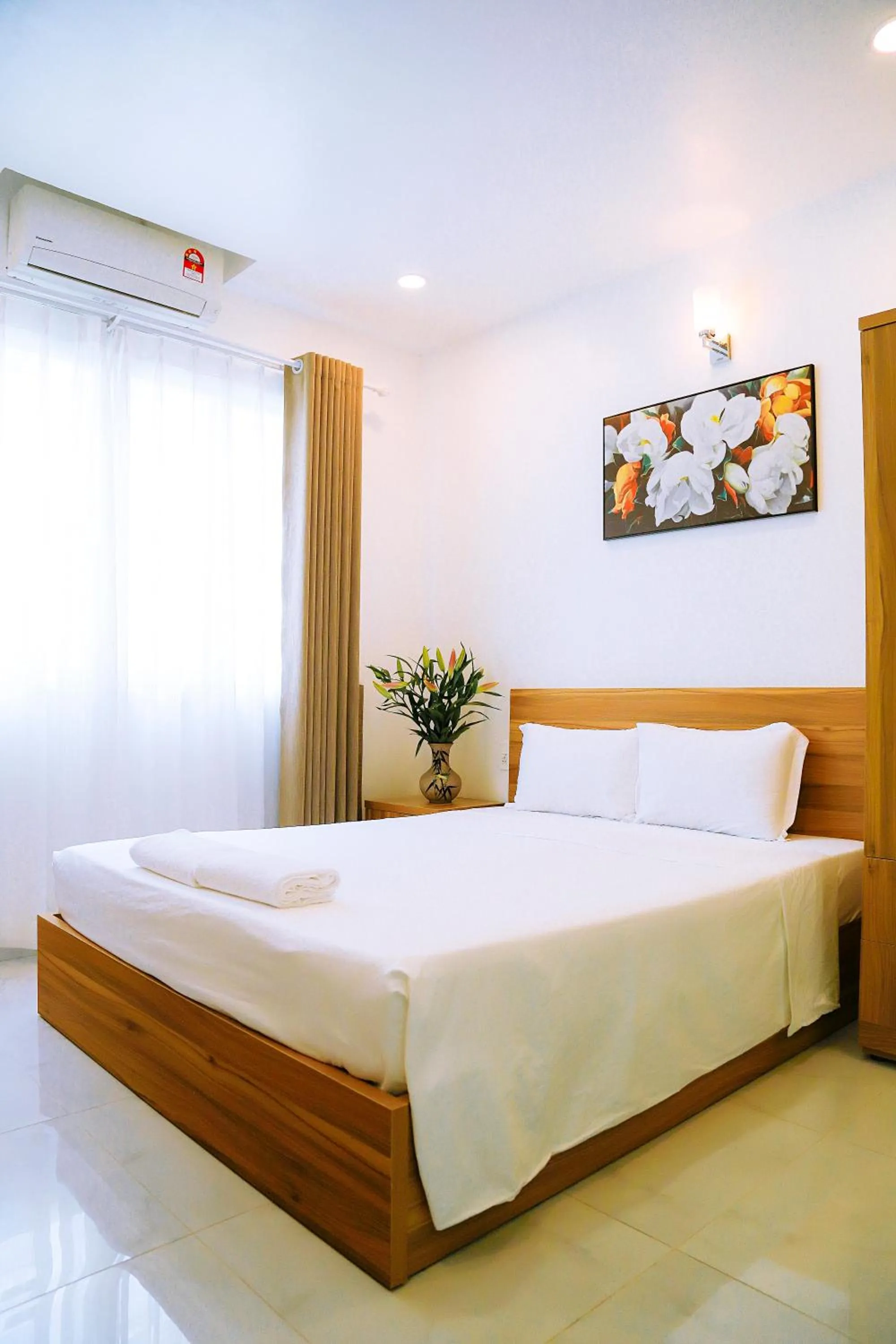 Bed in Louis Hotel - Bui Vien Walking Street