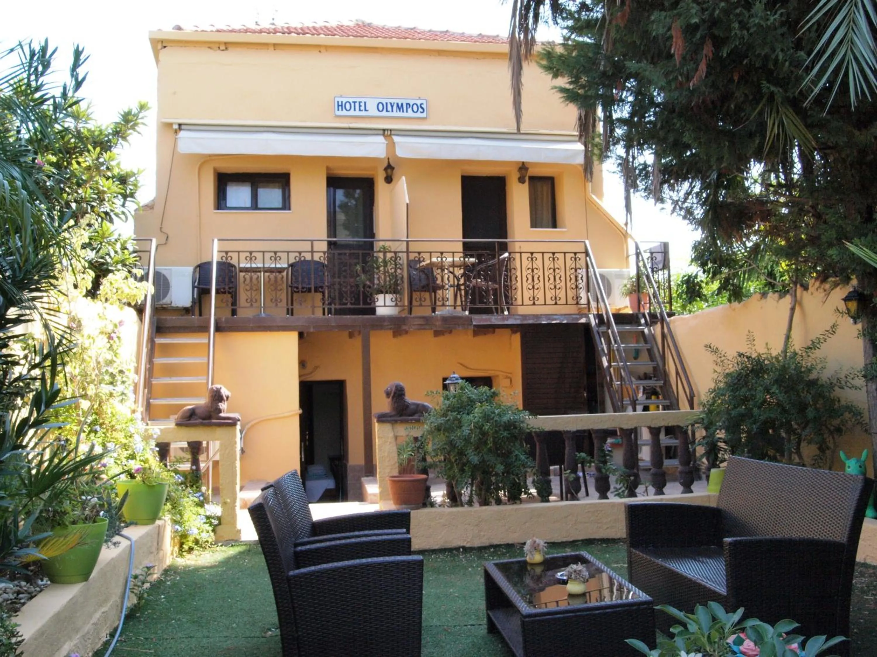 Facade/entrance in Olympos Pension