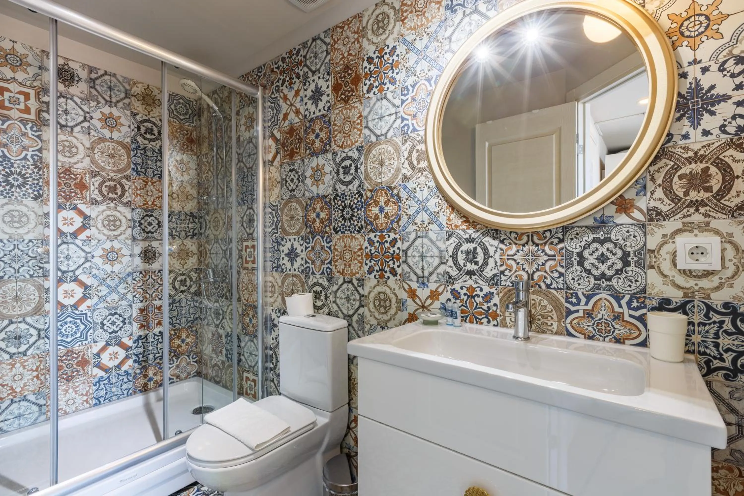 Shower in Hotel Miro Mansion Old City