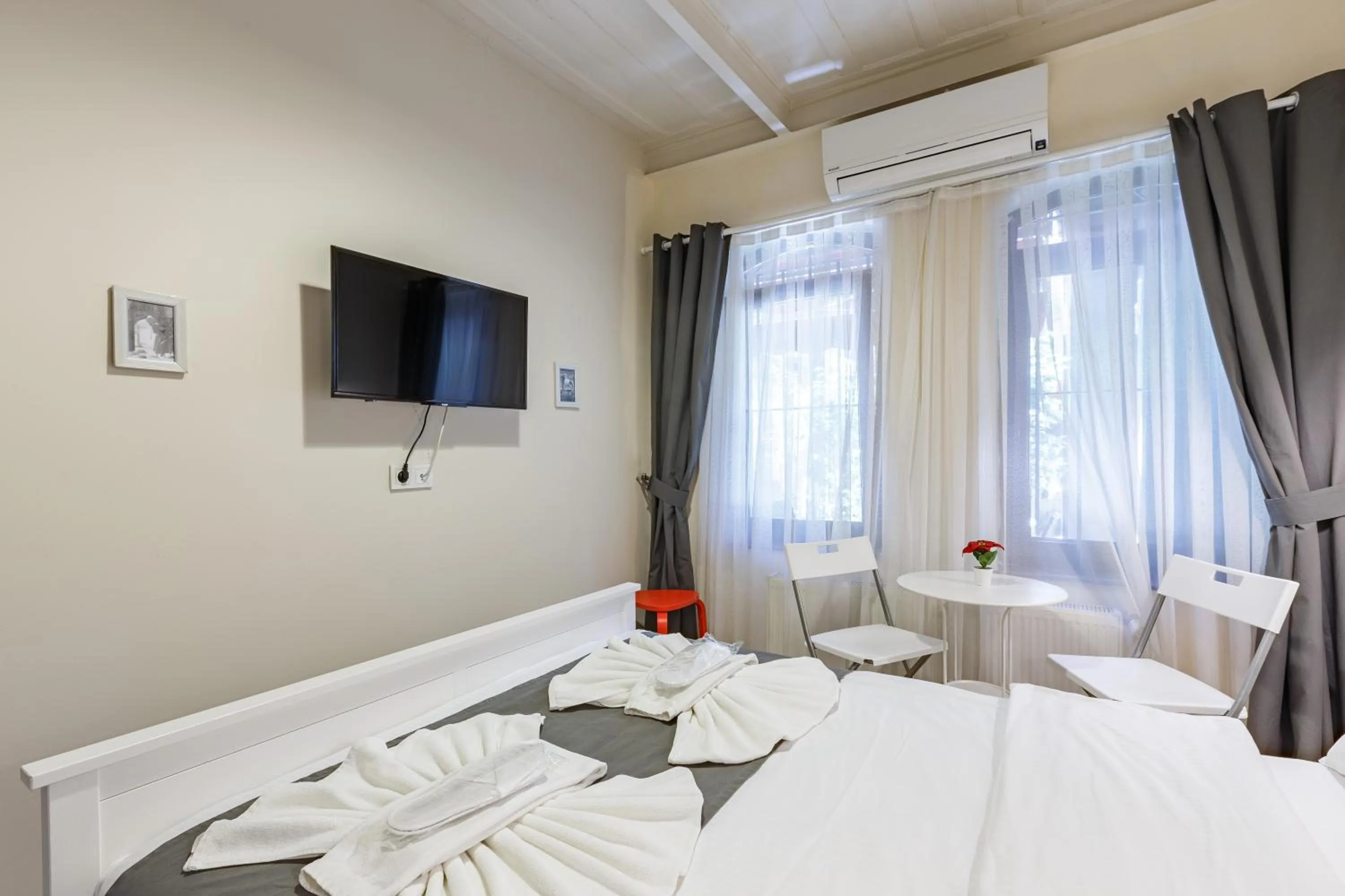 Bed in Hotel Miro Mansion Old City