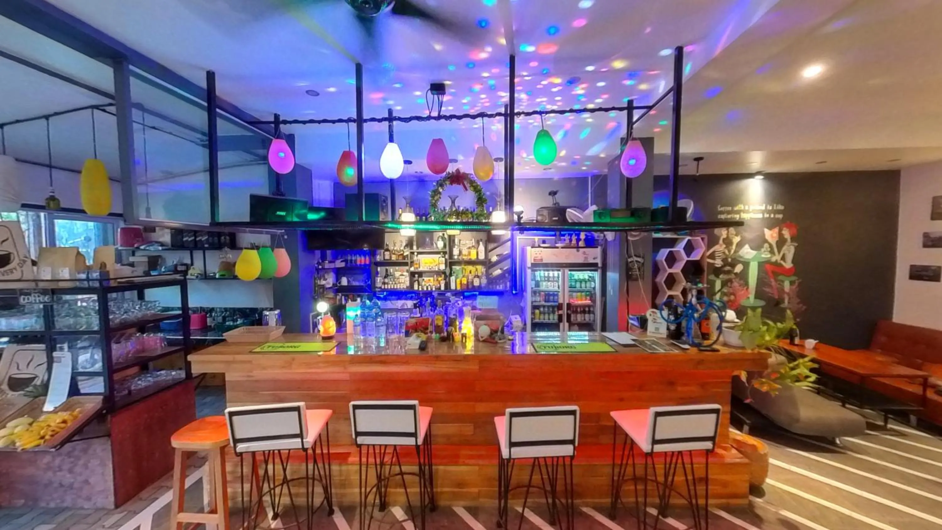 Lounge or bar in FARAWAY SUITES