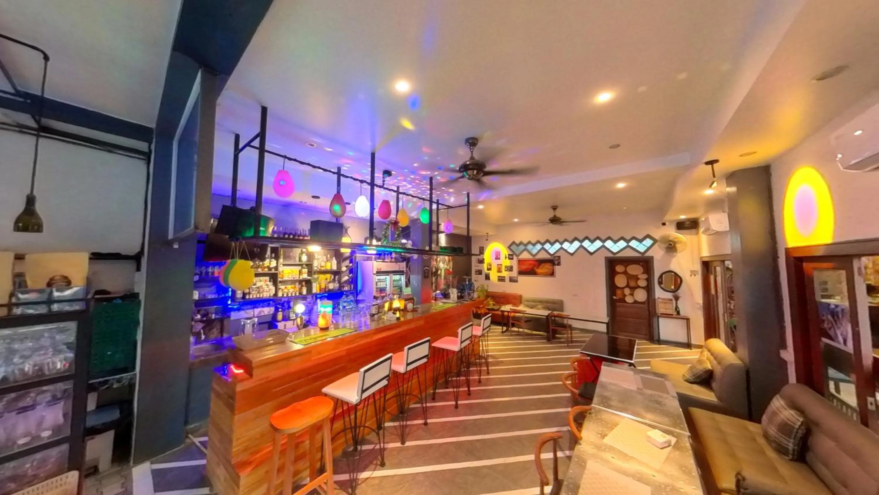 Restaurant/places to eat in FARAWAY SUITES