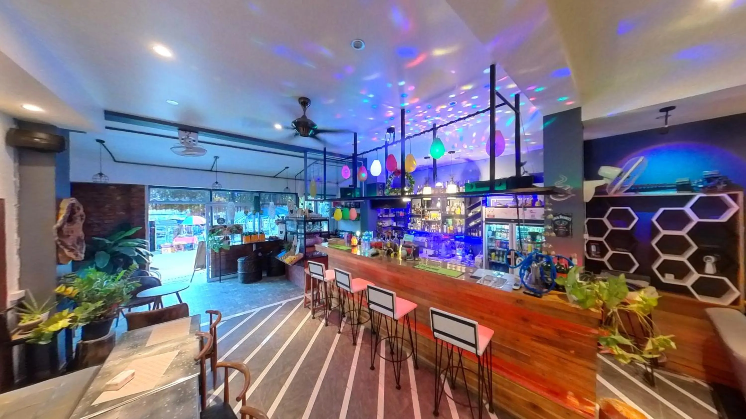 Restaurant/places to eat in FARAWAY SUITES