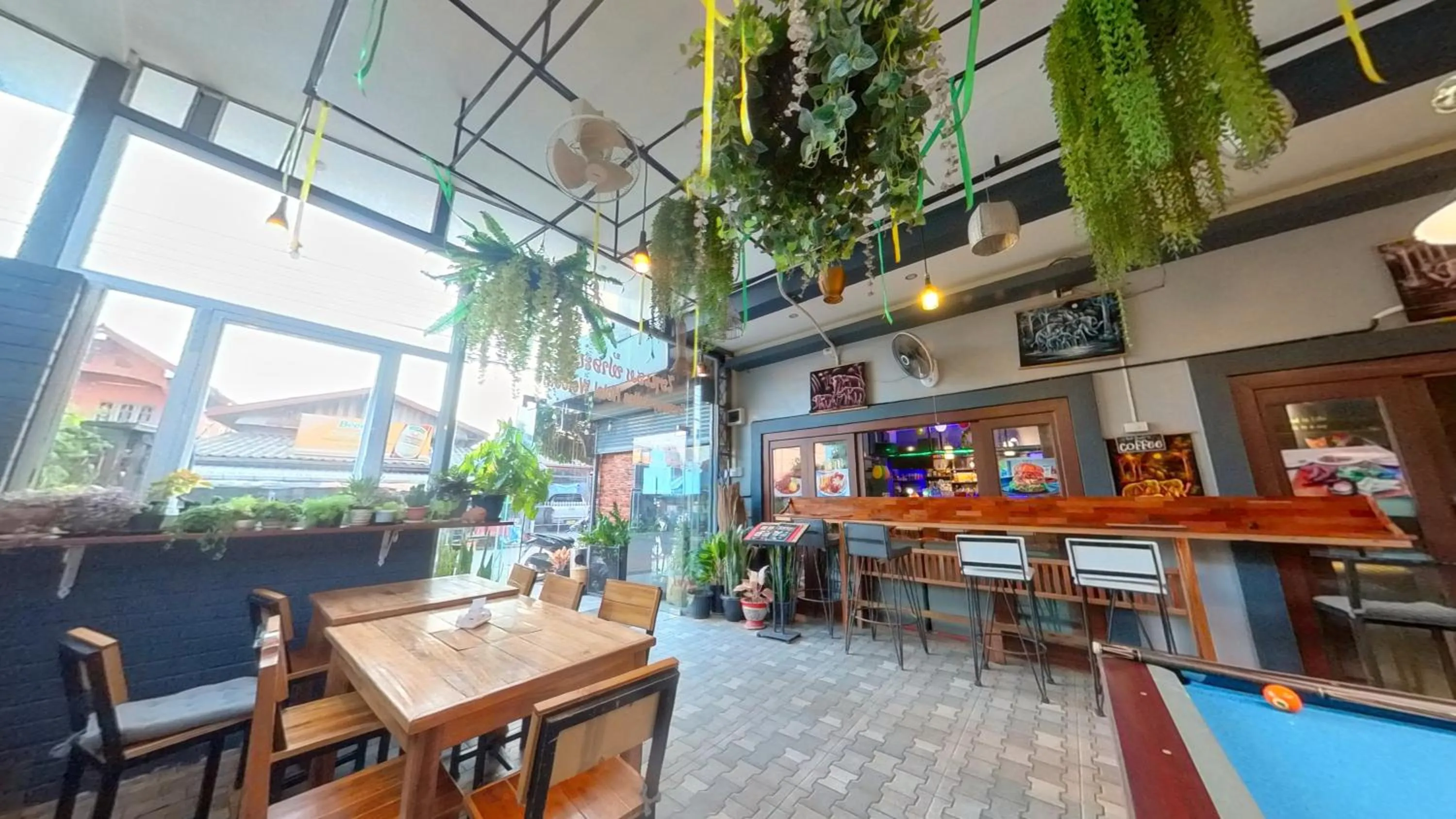 Restaurant/places to eat in FARAWAY SUITES