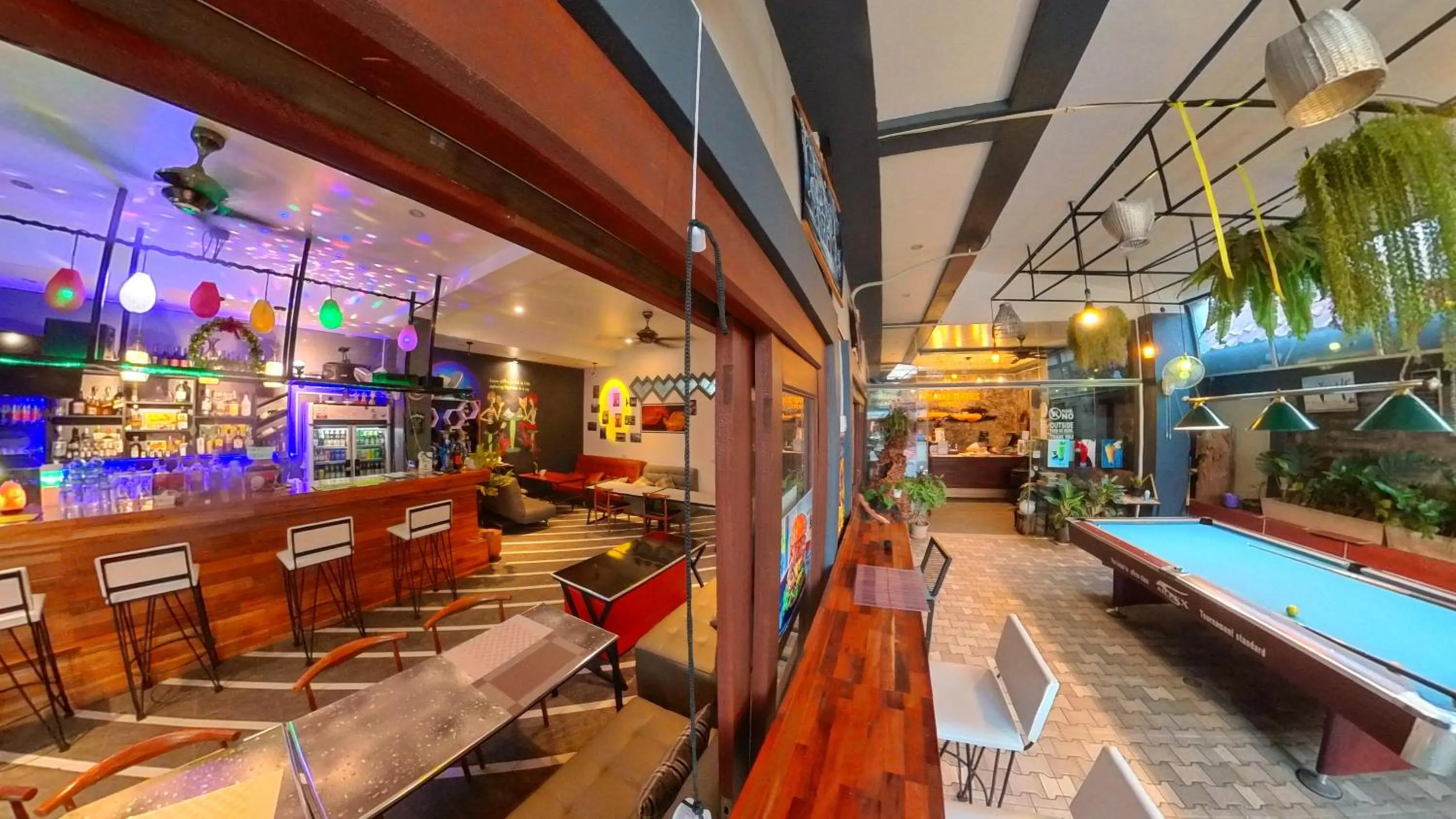 Restaurant/places to eat in FARAWAY SUITES