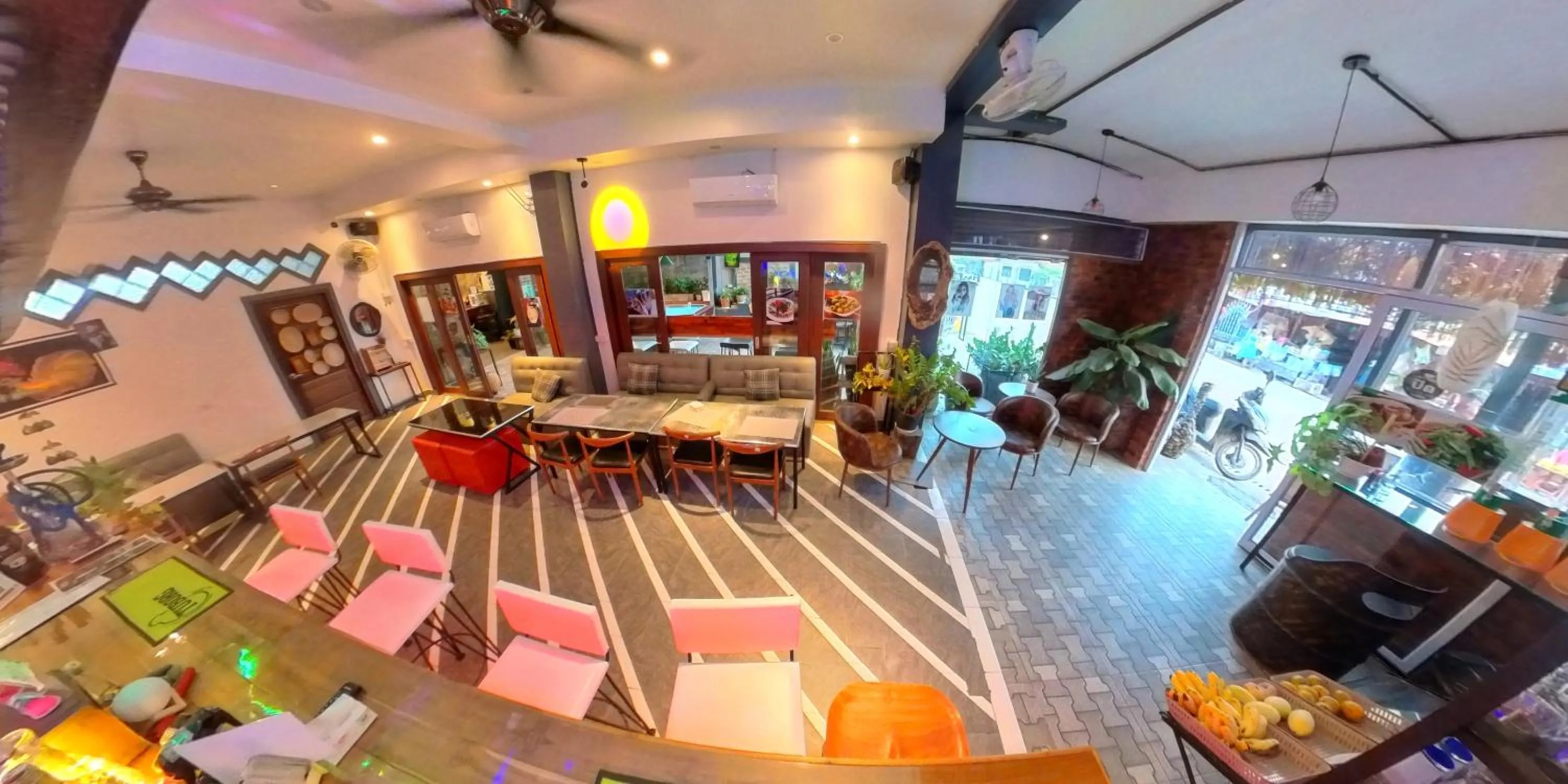 Restaurant/places to eat in FARAWAY SUITES